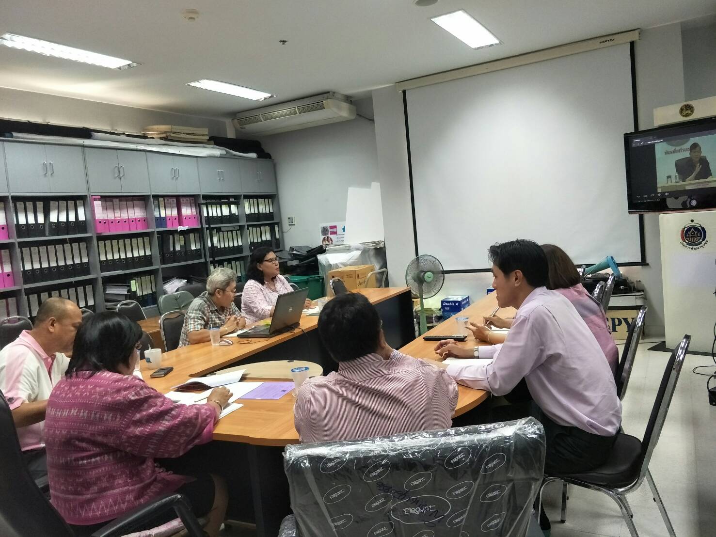 พช.แม่กลองร่วมรับฟังนโนบายอธิบดีฯ ผ่านระบบConference
