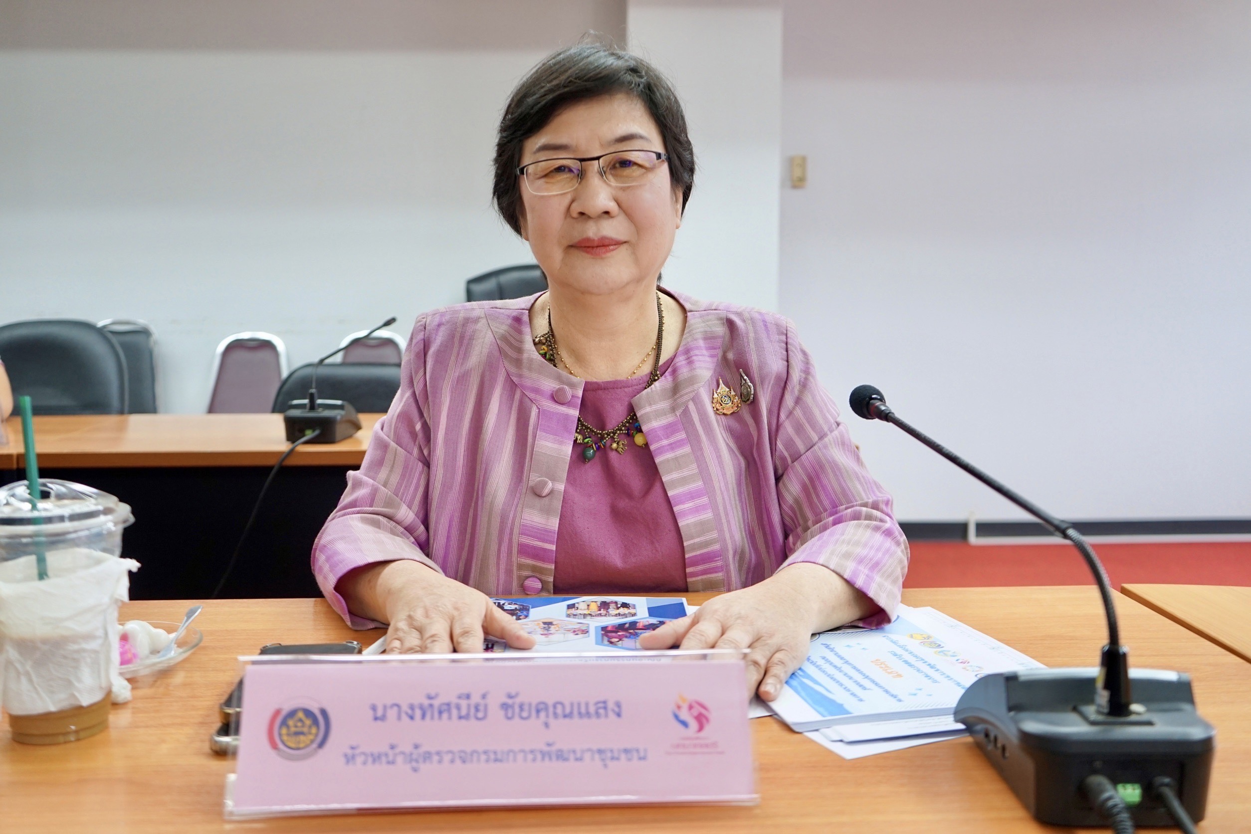 หัวหน้าผู้ตรวจ พช. ลงพื้นที่จังหวัดสมุทรสงครามคัดเลือกคนกองทุนพัฒนาบทบาทสตรีดีเด่นระดับเขตตรวจราชการ ประจำปี 2567