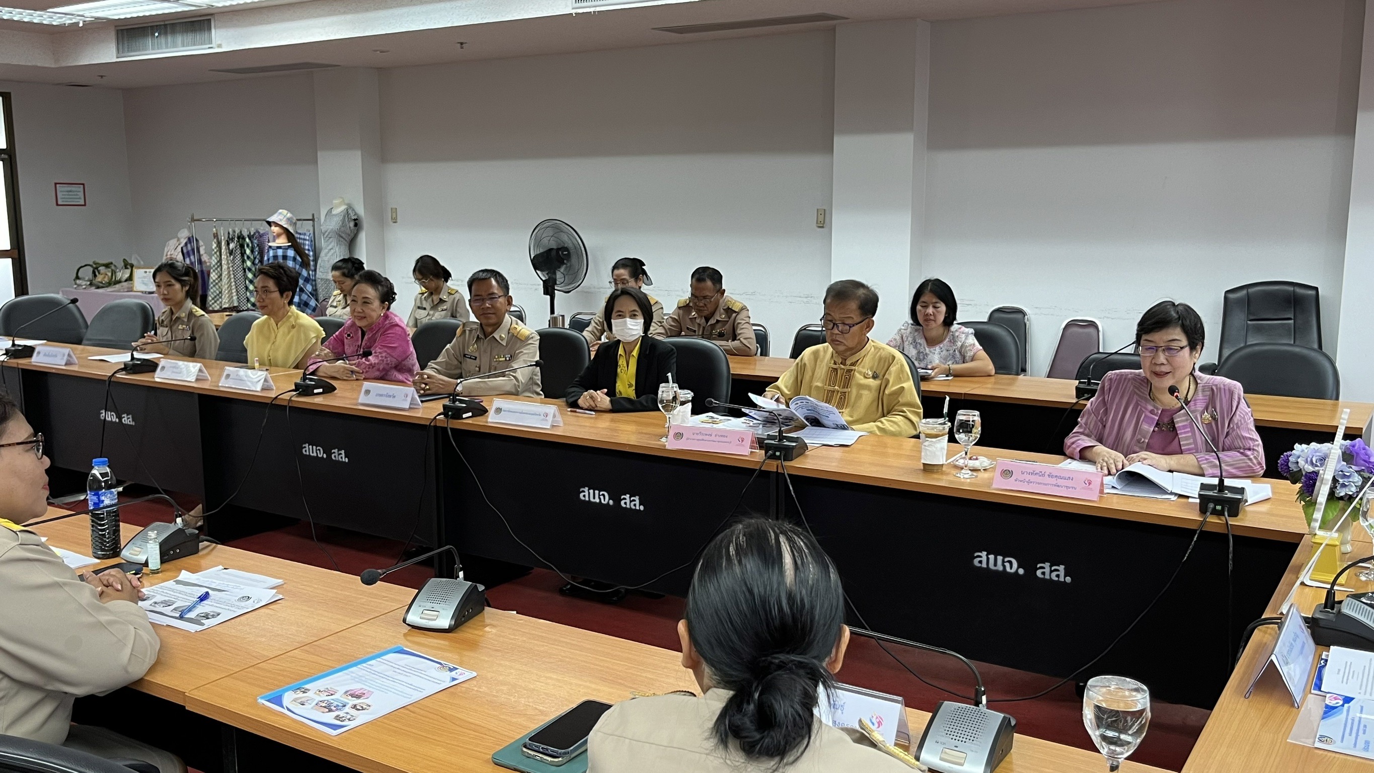 หัวหน้าผู้ตรวจ พช. ลงพื้นที่จังหวัดสมุทรสงครามคัดเลือกคนกองทุนพัฒนาบทบาทสตรีดีเด่นระดับเขตตรวจราชการ ประจำปี 2567