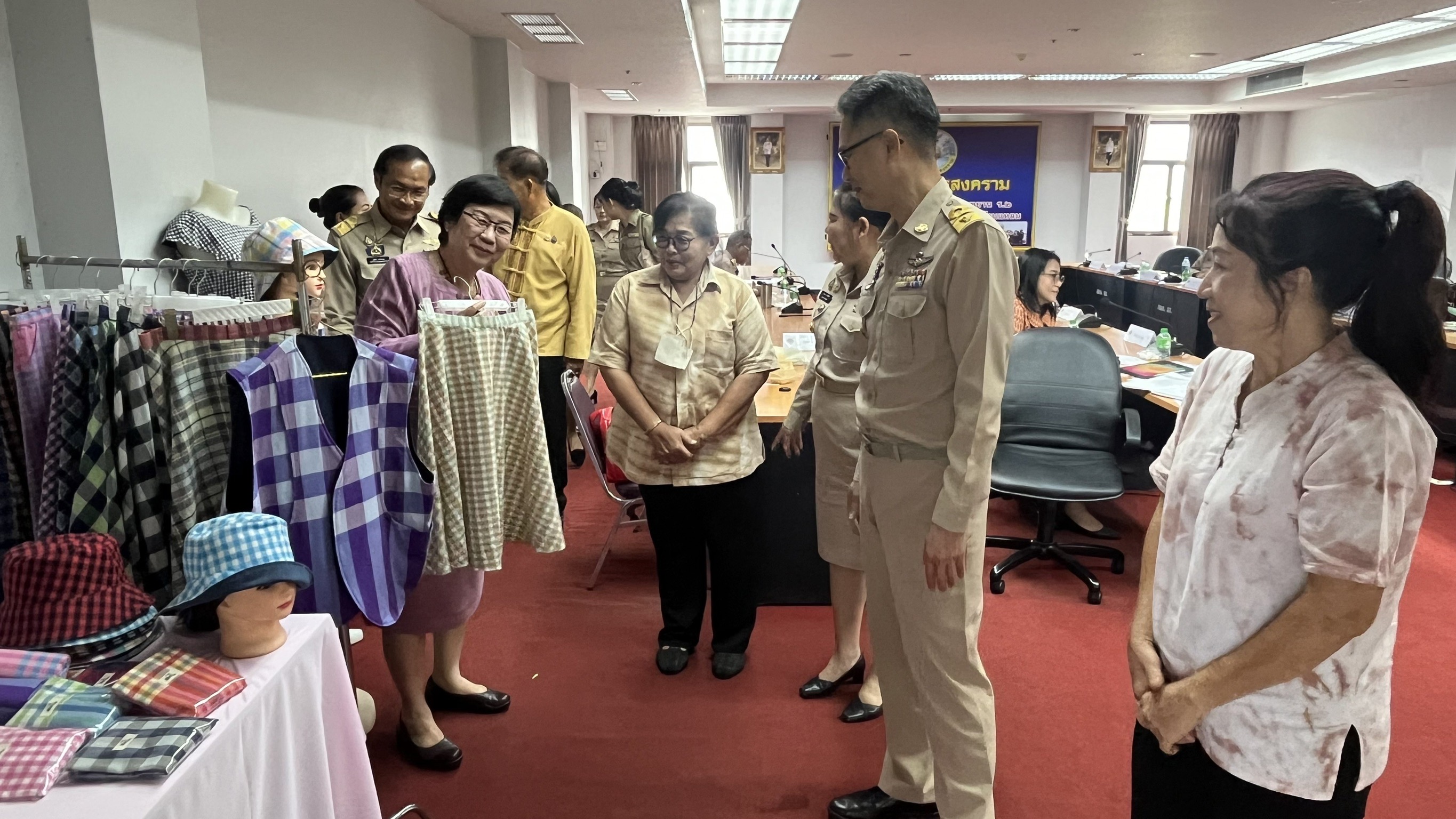 หัวหน้าผู้ตรวจ พช. ลงพื้นที่จังหวัดสมุทรสงครามคัดเลือกคนกองทุนพัฒนาบทบาทสตรีดีเด่นระดับเขตตรวจราชการ ประจำปี 2567