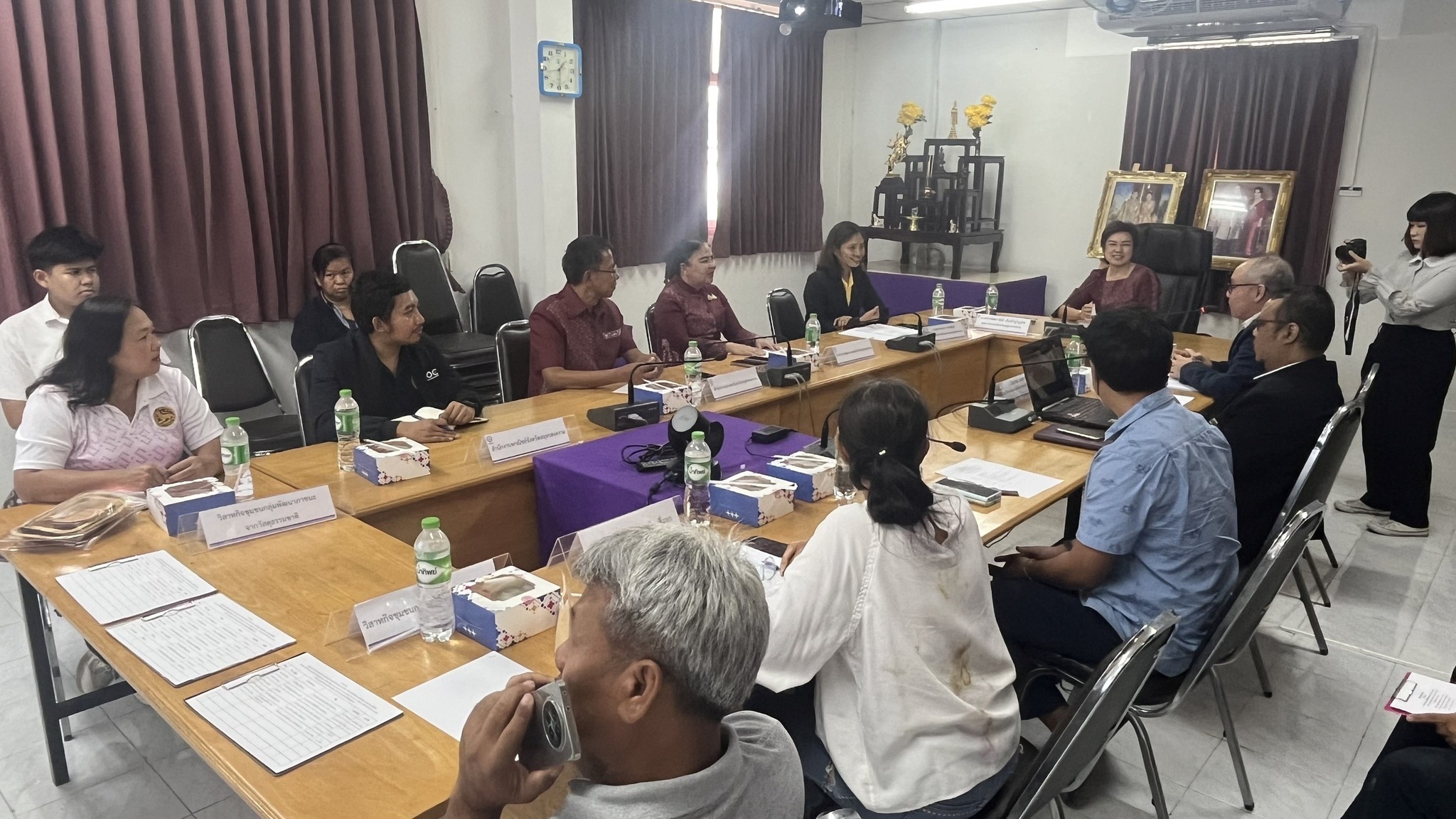 พช.สมุทรสงคราม ร่วมประชุมพิจารณาคัดเลือกกลุ่มเป้าหมาย เพื่อเข้าร่วมกิจกรรมยกระดับเกษตรกรเป้าหมายด้านการพัฒนาผลิตภัณฑ์และบรรจุภัณฑ์ต้นแบบ และทดสอบผลิตภัณฑ์