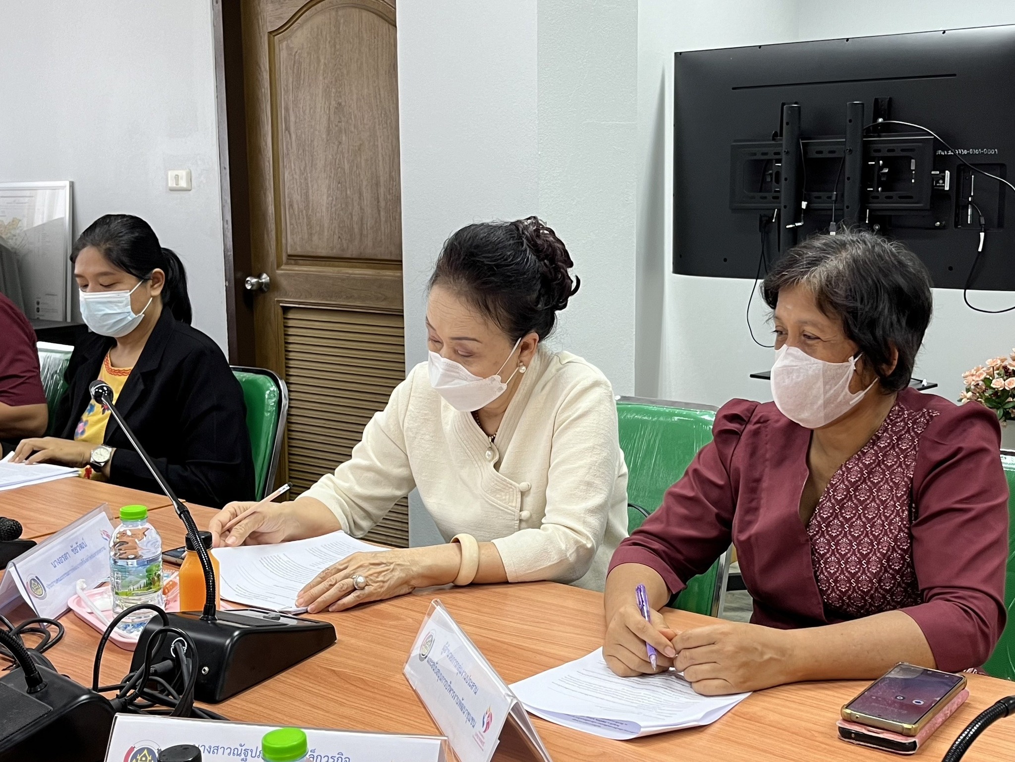 พช.สมุทรสงคราม ดำเนินการประชุมคณะกรรมการพิจารณาคัดเลือกสตรีดีเด่นการขับเคลื่อนนโยบายกระทรวงไทยประจำปี 2567