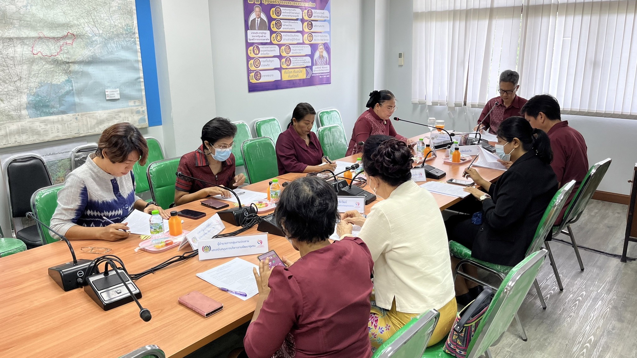 พช.สมุทรสงคราม ดำเนินการประชุมคณะกรรมการพิจารณาคัดเลือกสตรีดีเด่นการขับเคลื่อนนโยบายกระทรวงไทยประจำปี 2567
