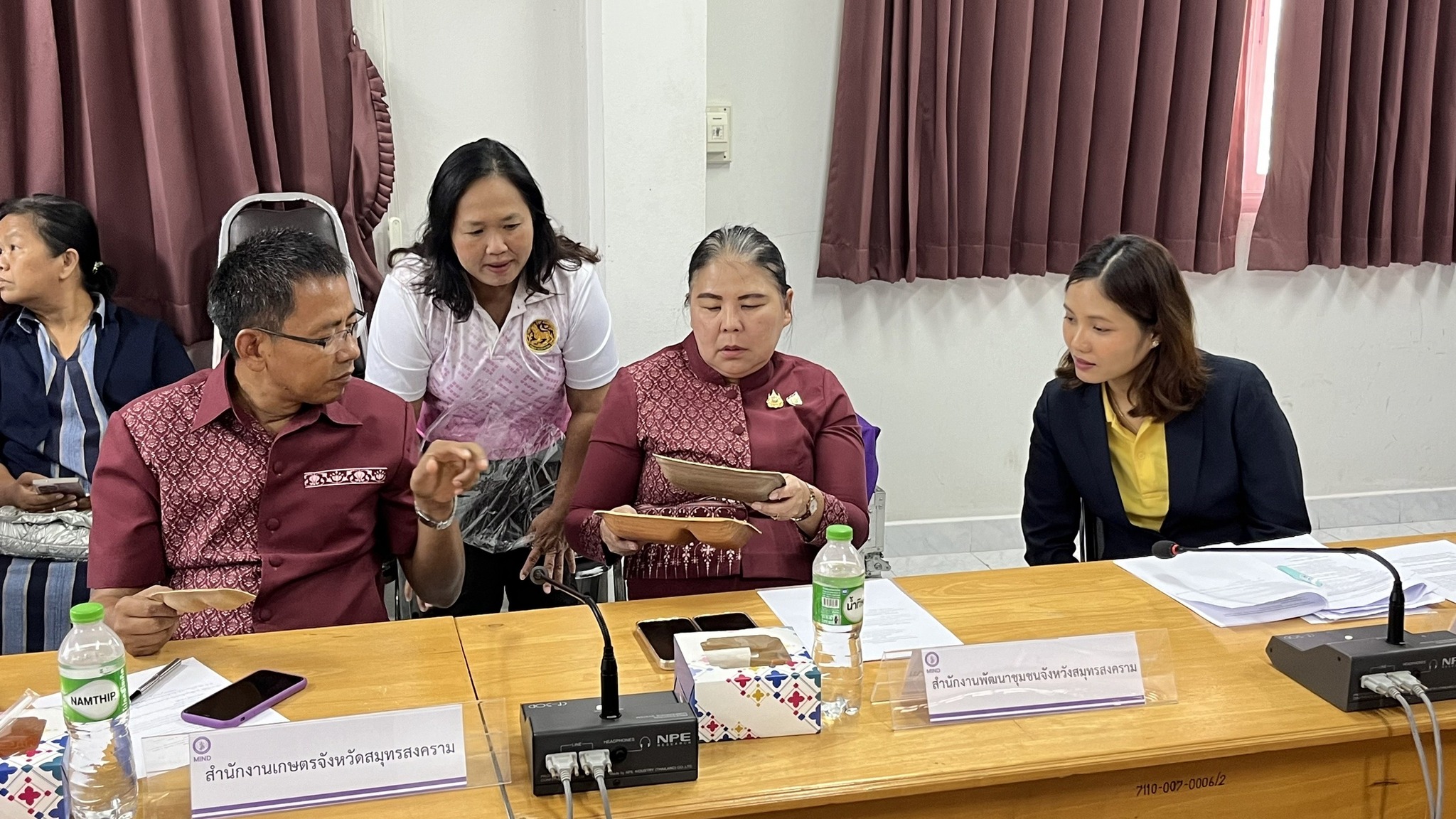 พช.สมุทรสงคราม ร่วมประชุมพิจารณาคัดเลือกกลุ่มเป้าหมาย เพื่อเข้าร่วมกิจกรรมยกระดับเกษตรกรเป้าหมายด้านการพัฒนาผลิตภัณฑ์และบรรจุภัณฑ์ต้นแบบ และทดสอบผลิตภัณฑ์