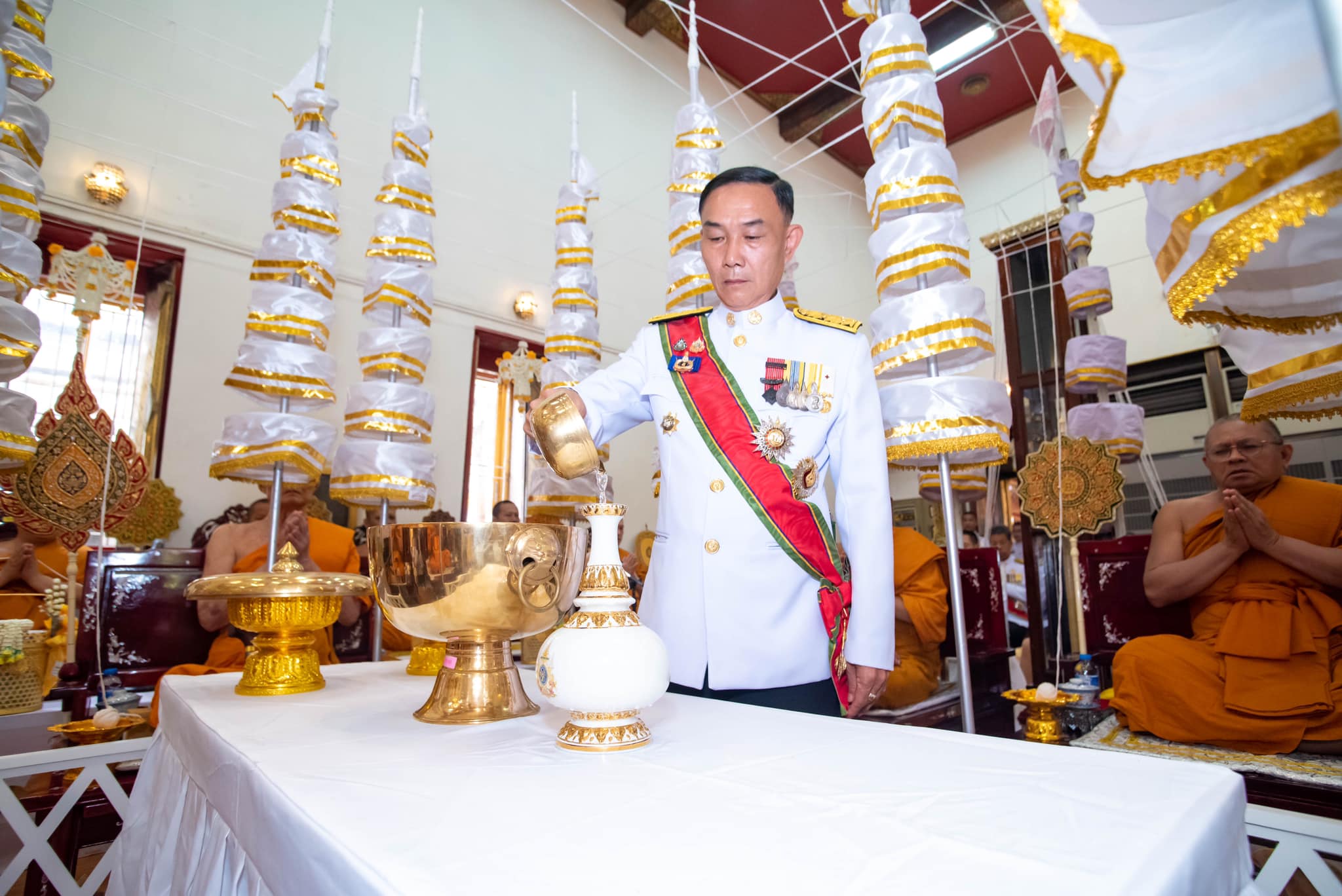 พช.สมุทรสงคราม ร่วมพิธีเวียนเทียนสมโภชน้ำพระพุทธมนต์ศักดิ์สิทธิ์ เนื่องในโอกาสมหามงคลเฉลิมพระชนมพรรษา 6 รอบ 28 กรกฎาคม 2567