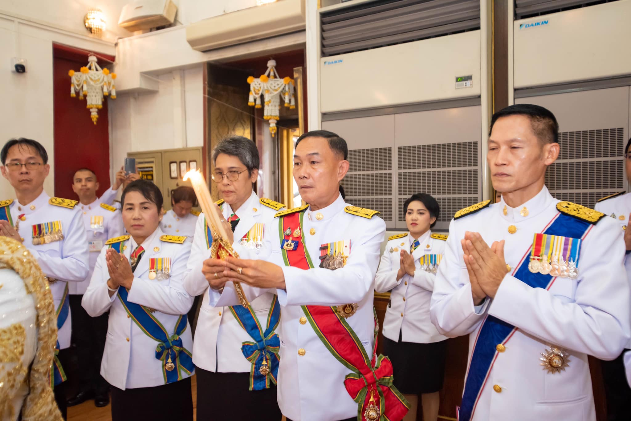 พช.สมุทรสงคราม ร่วมพิธีเวียนเทียนสมโภชน้ำพระพุทธมนต์ศักดิ์สิทธิ์ เนื่องในโอกาสมหามงคลเฉลิมพระชนมพรรษา 6 รอบ 28 กรกฎาคม 2567