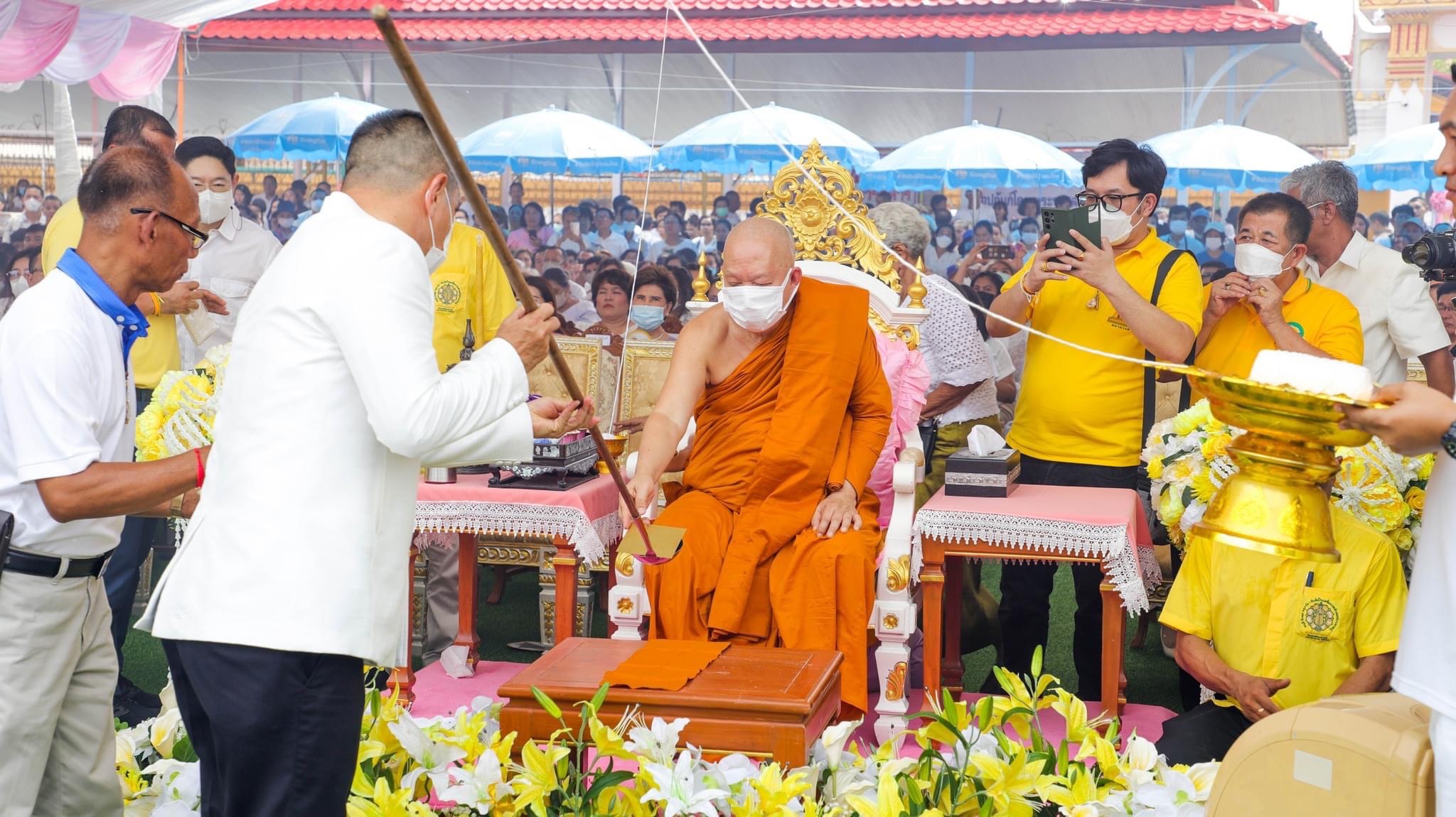 พช.สมุทรสงคราม ร่วมพิธีเททองหล่อ “หลวงพ่อบ้านแหลม” องค์จำลองใหญ่ที่สุดในโลก วาระที่ 2 ส่วนพระอุระ พระหัตถ์ และบาตร
