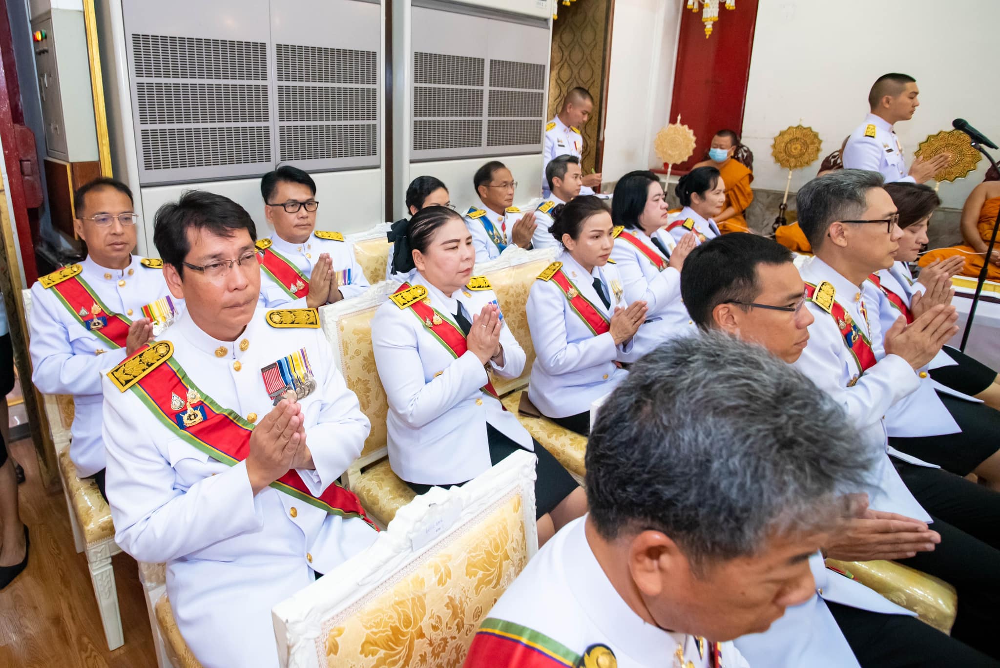 พช.สมุทรสงคราม ร่วมพิธีเวียนเทียนสมโภชน้ำพระพุทธมนต์ศักดิ์สิทธิ์ เนื่องในโอกาสมหามงคลเฉลิมพระชนมพรรษา 6 รอบ 28 กรกฎาคม 2567