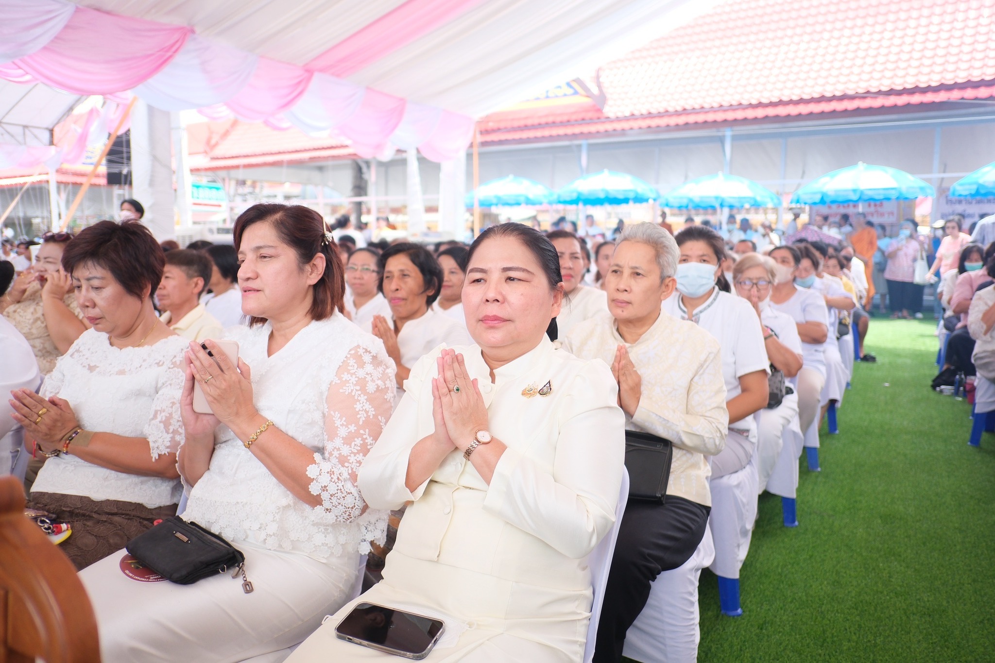 พช.สมุทรสงคราม ร่วมพิธีเททองหล่อ “หลวงพ่อบ้านแหลม” องค์จำลองใหญ่ที่สุดในโลก วาระที่ 2 ส่วนพระอุระ พระหัตถ์ และบาตร