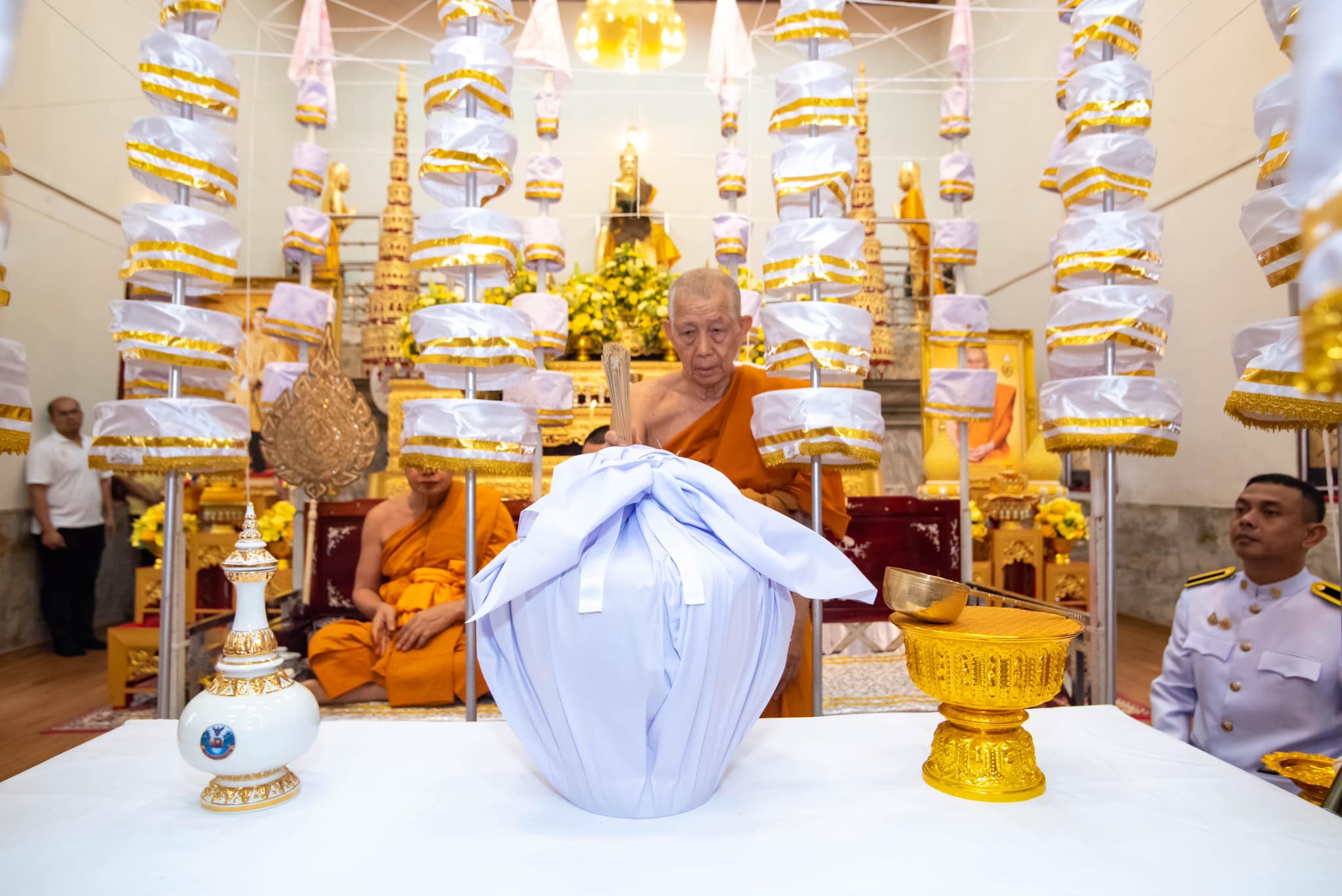พช.สมุทรสงคราม ร่วมพิธีเวียนเทียนสมโภชน้ำพระพุทธมนต์ศักดิ์สิทธิ์ เนื่องในโอกาสมหามงคลเฉลิมพระชนมพรรษา 6 รอบ 28 กรกฎาคม 2567