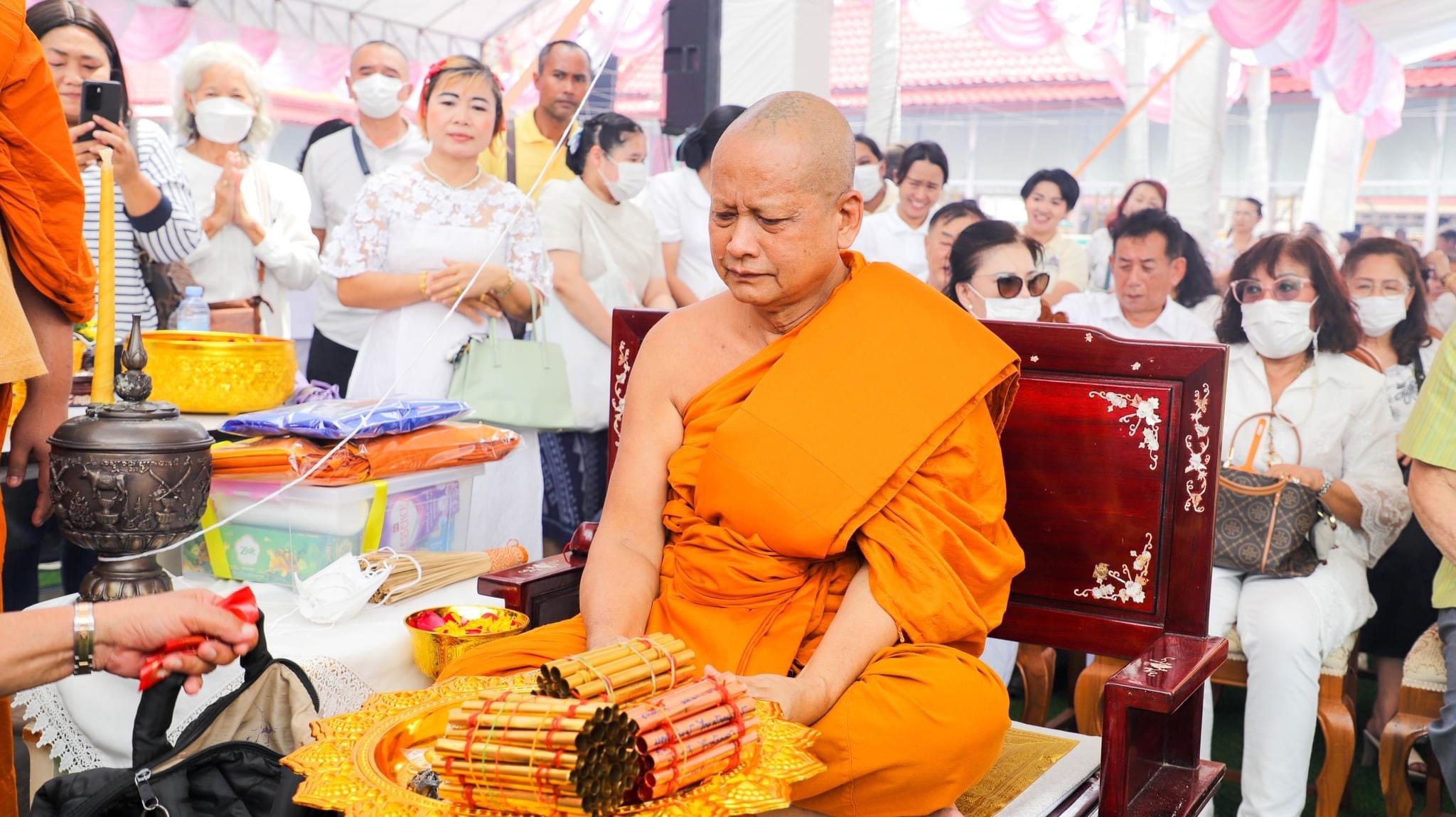 พช.สมุทรสงคราม ร่วมพิธีเททองหล่อ “หลวงพ่อบ้านแหลม” องค์จำลองใหญ่ที่สุดในโลก วาระที่ 2 ส่วนพระอุระ พระหัตถ์ และบาตร