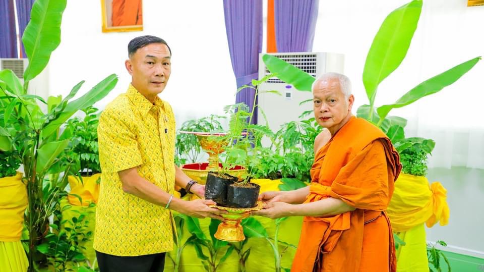 พช.สมุทรสงคราม ร่วมพิธีมอบเทียนพรรษาและพิธีทอดผ้าป่าต้นไม้พืชผลกินได้ “ชาวแม่กลอง รวมพลังชาวประชา ปลูกกล้วยน้ำว้า เฉลิมพระเกียรติพระบาทสมเด็จพระเจ้าอยู่หัว” และกิจกรรม “พลังบวร รวมใจ 1 วัด 1 ถนน ปลูกพืชผลกินได้” เนื่องในโอกาสมหามงคลเฉลิมพระชนมพรรษา 6 รอบ 28 กรกฎาคม 2567