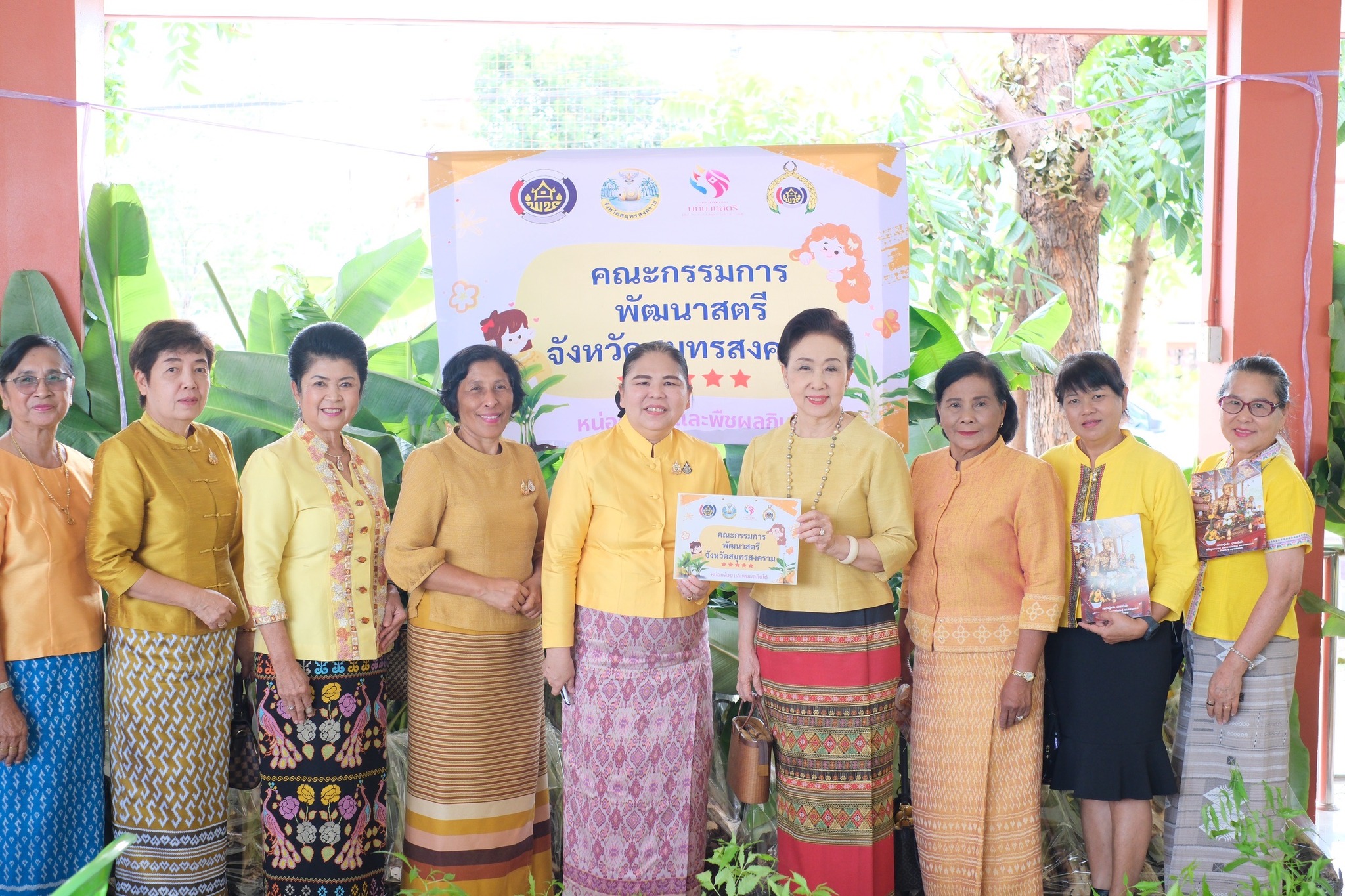 พช.สมุทรสงคราม ร่วมพิธีมอบเทียนพรรษาและพิธีทอดผ้าป่าต้นไม้พืชผลกินได้ “ชาวแม่กลอง รวมพลังชาวประชา ปลูกกล้วยน้ำว้า เฉลิมพระเกียรติพระบาทสมเด็จพระเจ้าอยู่หัว” และกิจกรรม “พลังบวร รวมใจ 1 วัด 1 ถนน ปลูกพืชผลกินได้” เนื่องในโอกาสมหามงคลเฉลิมพระชนมพรรษา 6 รอบ 28 กรกฎาคม 2567