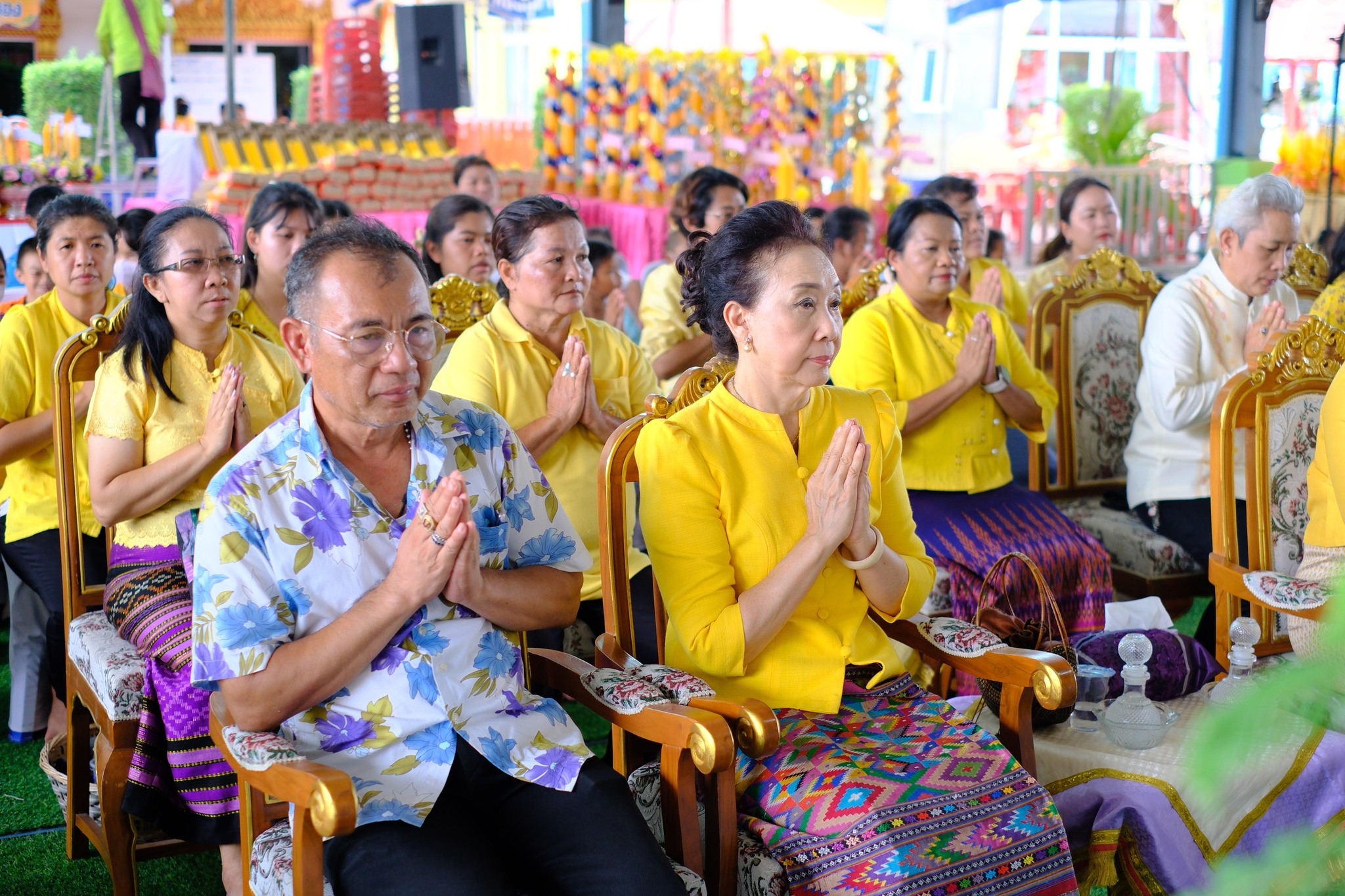 พช.สมุทรสงคราม ร่วมกับคณะกรรมการพัฒนาสตรีจังหวัดสมุทรสงคราม ผู้นำชุมชน และ พุทธศาสนิกชน ถวายเทียนพรรษา และร่วมกิจกรรมพลังบวรรวมใจ 1 วัด 1 ถนน ปลูกพืชผลกินได้ เพื่อถวายเป็นพุทธบูชาและถวายเป็นพระราชกุศลแด่ พระบาทสมเด็จพระเจ้าอยู่หัว เนื่องในโอกาสมหามงคลเฉลิมพระชนมพรรษา 6 รอบ 28 กรกฎาคม 2567