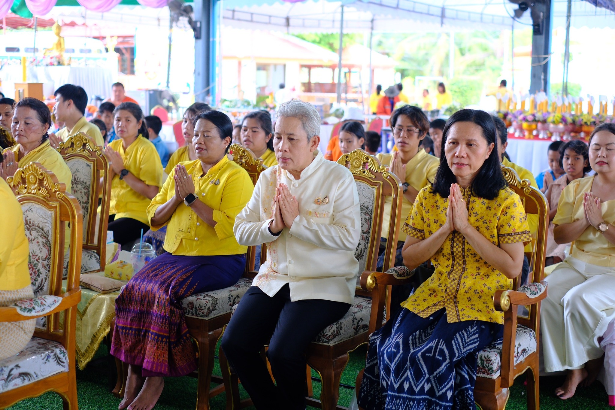 พช.สมุทรสงคราม ร่วมกับคณะกรรมการพัฒนาสตรีจังหวัดสมุทรสงคราม ผู้นำชุมชน และ พุทธศาสนิกชน ถวายเทียนพรรษา และร่วมกิจกรรมพลังบวรรวมใจ 1 วัด 1 ถนน ปลูกพืชผลกินได้ เพื่อถวายเป็นพุทธบูชาและถวายเป็นพระราชกุศลแด่ พระบาทสมเด็จพระเจ้าอยู่หัว เนื่องในโอกาสมหามงคลเฉลิมพระชนมพรรษา 6 รอบ 28 กรกฎาคม 2567