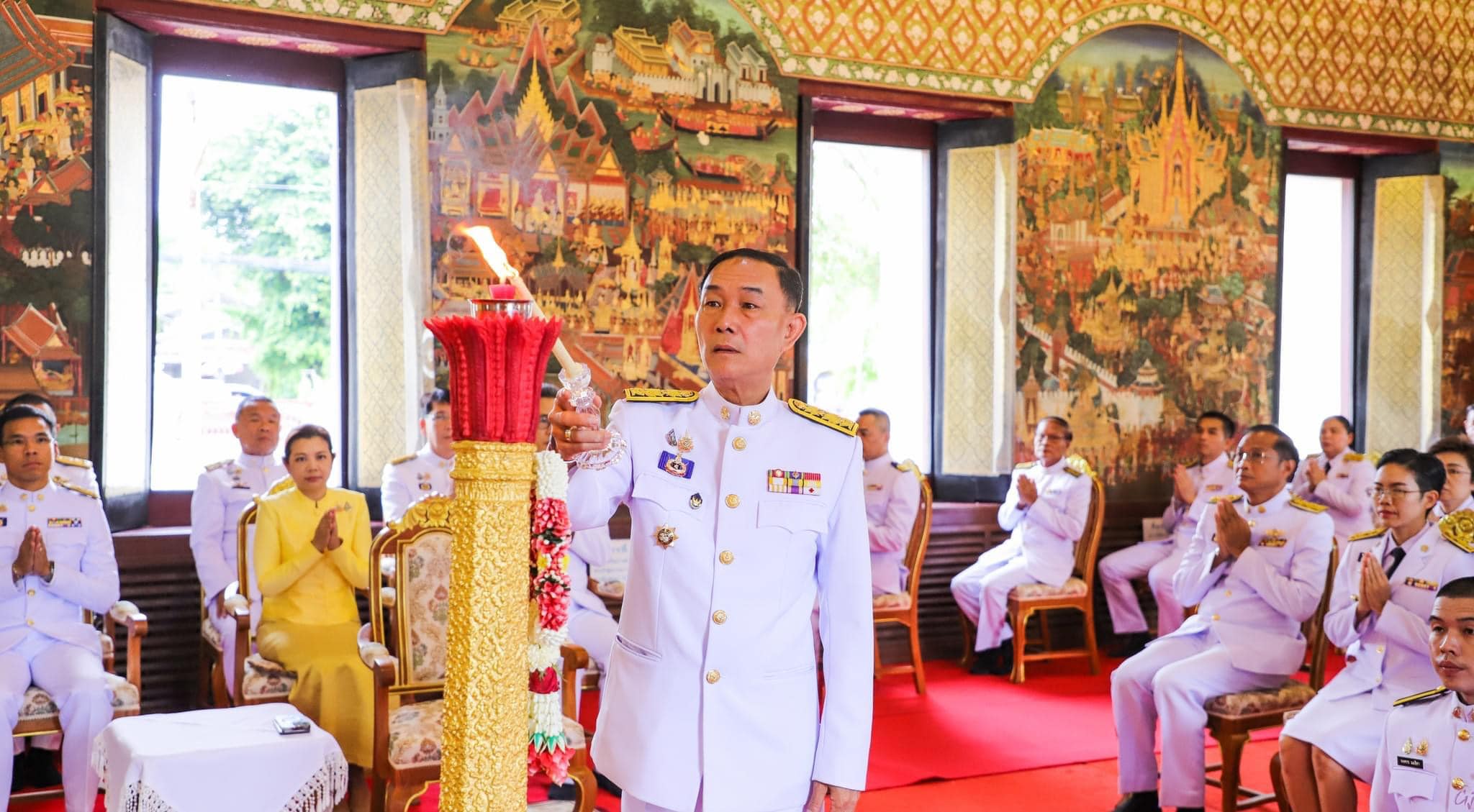 พช.สมุทรสงคราม ร่วมพิธีถวายเทียนพรรษาพระราชทานพระบาทสมเด็จพระเจ้าอยู่หัว แก่วัดอัมพวันเจติยารามวรวิหาร