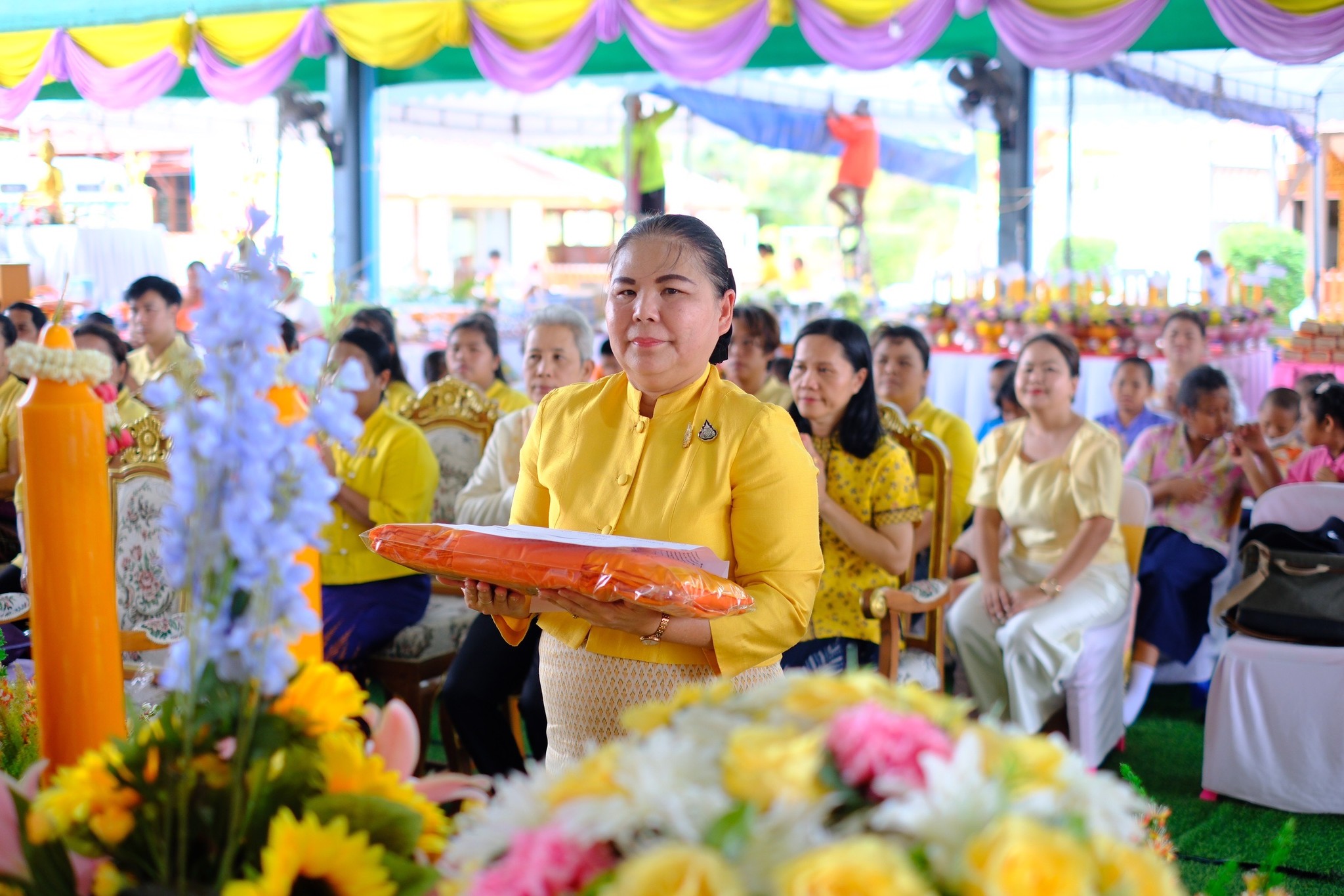 พช.สมุทรสงคราม ร่วมกับคณะกรรมการพัฒนาสตรีจังหวัดสมุทรสงคราม ผู้นำชุมชน และ พุทธศาสนิกชน ถวายเทียนพรรษา และร่วมกิจกรรมพลังบวรรวมใจ 1 วัด 1 ถนน ปลูกพืชผลกินได้ เพื่อถวายเป็นพุทธบูชาและถวายเป็นพระราชกุศลแด่ พระบาทสมเด็จพระเจ้าอยู่หัว เนื่องในโอกาสมหามงคลเฉลิมพระชนมพรรษา 6 รอบ 28 กรกฎาคม 2567
