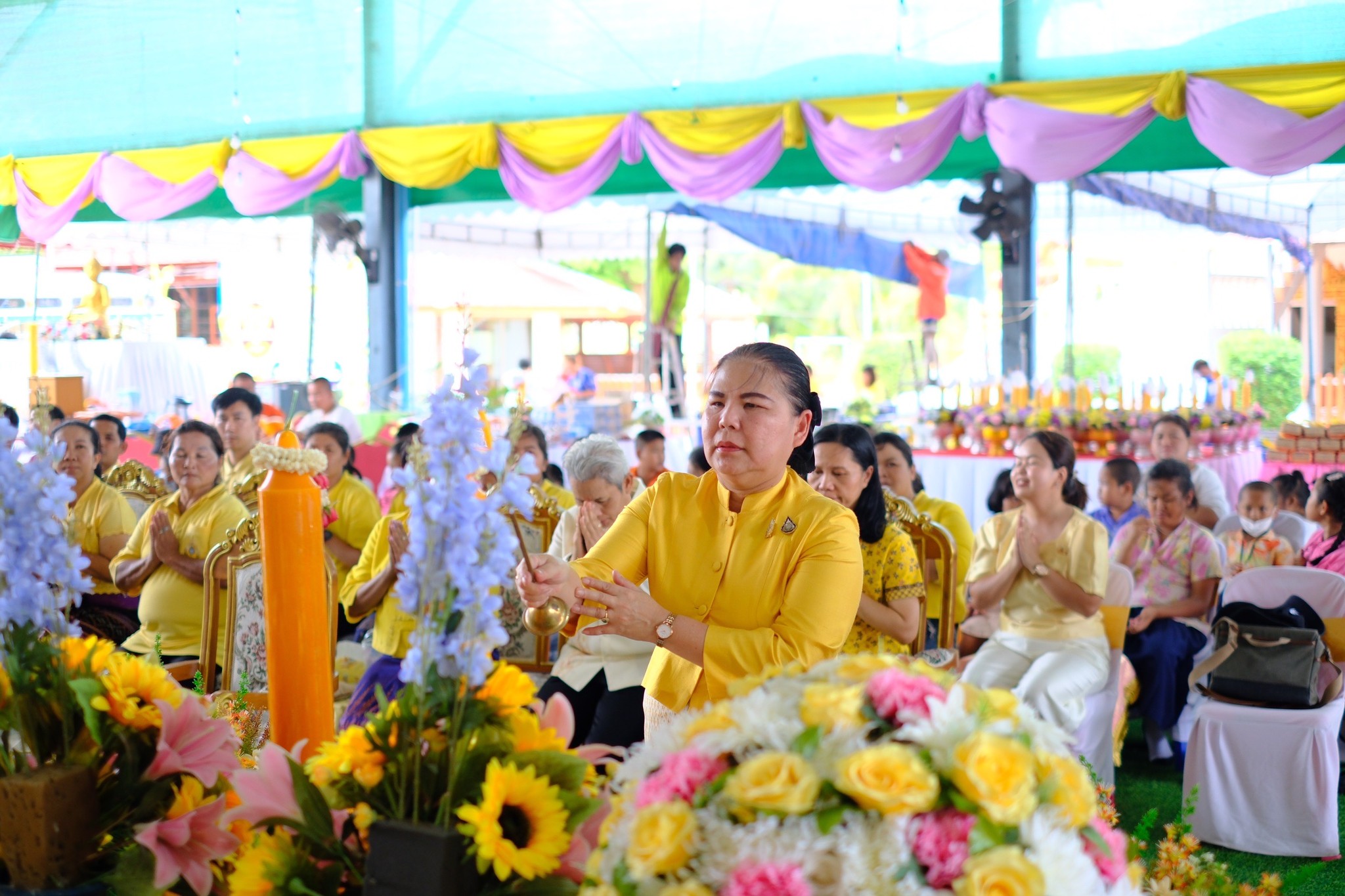 พช.สมุทรสงคราม ร่วมกับคณะกรรมการพัฒนาสตรีจังหวัดสมุทรสงคราม ผู้นำชุมชน และ พุทธศาสนิกชน ถวายเทียนพรรษา และร่วมกิจกรรมพลังบวรรวมใจ 1 วัด 1 ถนน ปลูกพืชผลกินได้ เพื่อถวายเป็นพุทธบูชาและถวายเป็นพระราชกุศลแด่ พระบาทสมเด็จพระเจ้าอยู่หัว เนื่องในโอกาสมหามงคลเฉลิมพระชนมพรรษา 6 รอบ 28 กรกฎาคม 2567