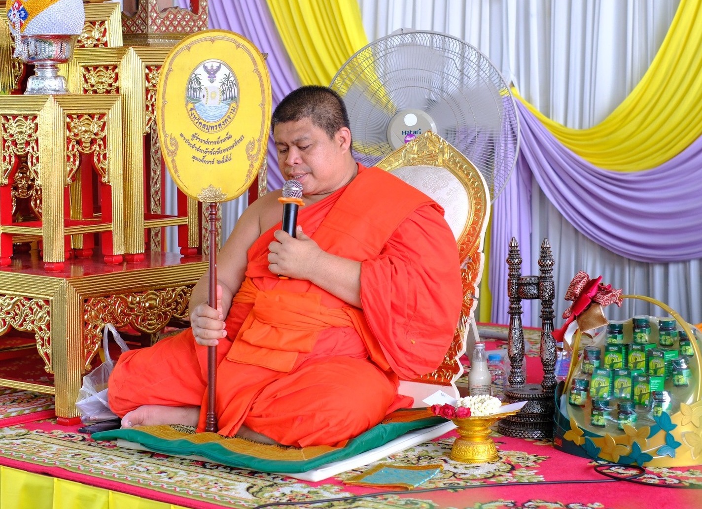พช.สมุทรสงคราม ร่วมกับคณะกรรมการพัฒนาสตรีจังหวัดสมุทรสงคราม ผู้นำชุมชน และ พุทธศาสนิกชน ถวายเทียนพรรษา และร่วมกิจกรรมพลังบวรรวมใจ 1 วัด 1 ถนน ปลูกพืชผลกินได้ เพื่อถวายเป็นพุทธบูชาและถวายเป็นพระราชกุศลแด่ พระบาทสมเด็จพระเจ้าอยู่หัว เนื่องในโอกาสมหามงคลเฉลิมพระชนมพรรษา 6 รอบ 28 กรกฎาคม 2567