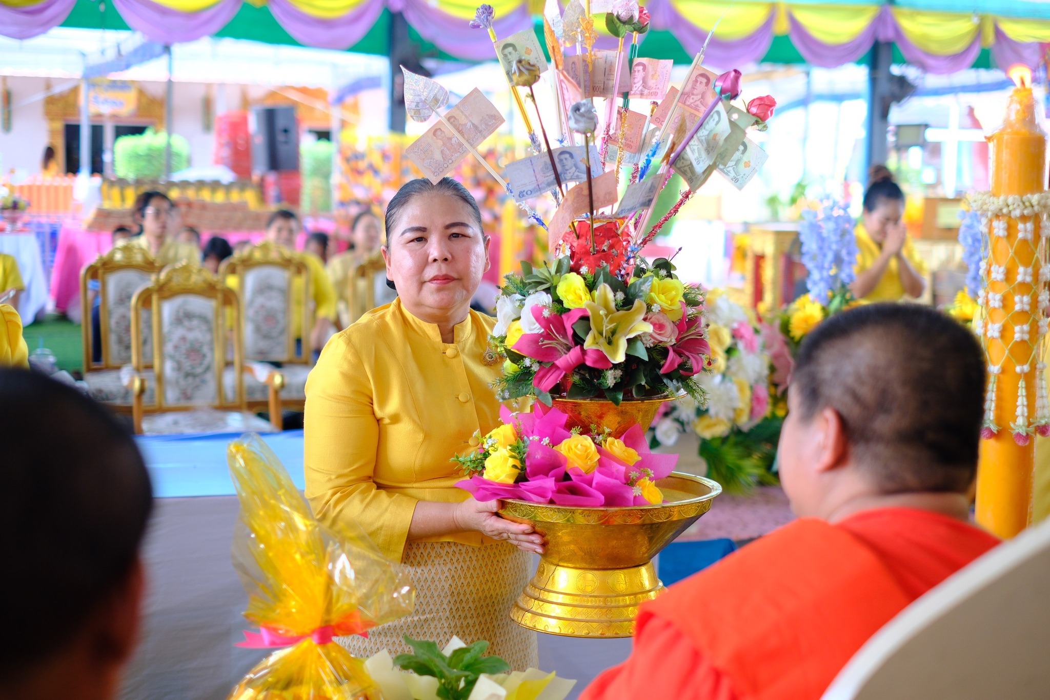 พช.สมุทรสงคราม ร่วมกับคณะกรรมการพัฒนาสตรีจังหวัดสมุทรสงคราม ผู้นำชุมชน และ พุทธศาสนิกชน ถวายเทียนพรรษา และร่วมกิจกรรมพลังบวรรวมใจ 1 วัด 1 ถนน ปลูกพืชผลกินได้ เพื่อถวายเป็นพุทธบูชาและถวายเป็นพระราชกุศลแด่ พระบาทสมเด็จพระเจ้าอยู่หัว เนื่องในโอกาสมหามงคลเฉลิมพระชนมพรรษา 6 รอบ 28 กรกฎาคม 2567