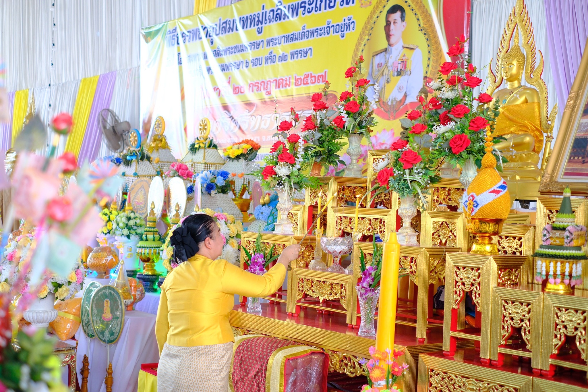 พช.สมุทรสงคราม ร่วมกับคณะกรรมการพัฒนาสตรีจังหวัดสมุทรสงคราม ผู้นำชุมชน และ พุทธศาสนิกชน ถวายเทียนพรรษา และร่วมกิจกรรมพลังบวรรวมใจ 1 วัด 1 ถนน ปลูกพืชผลกินได้ เพื่อถวายเป็นพุทธบูชาและถวายเป็นพระราชกุศลแด่ พระบาทสมเด็จพระเจ้าอยู่หัว เนื่องในโอกาสมหามงคลเฉลิมพระชนมพรรษา 6 รอบ 28 กรกฎาคม 2567