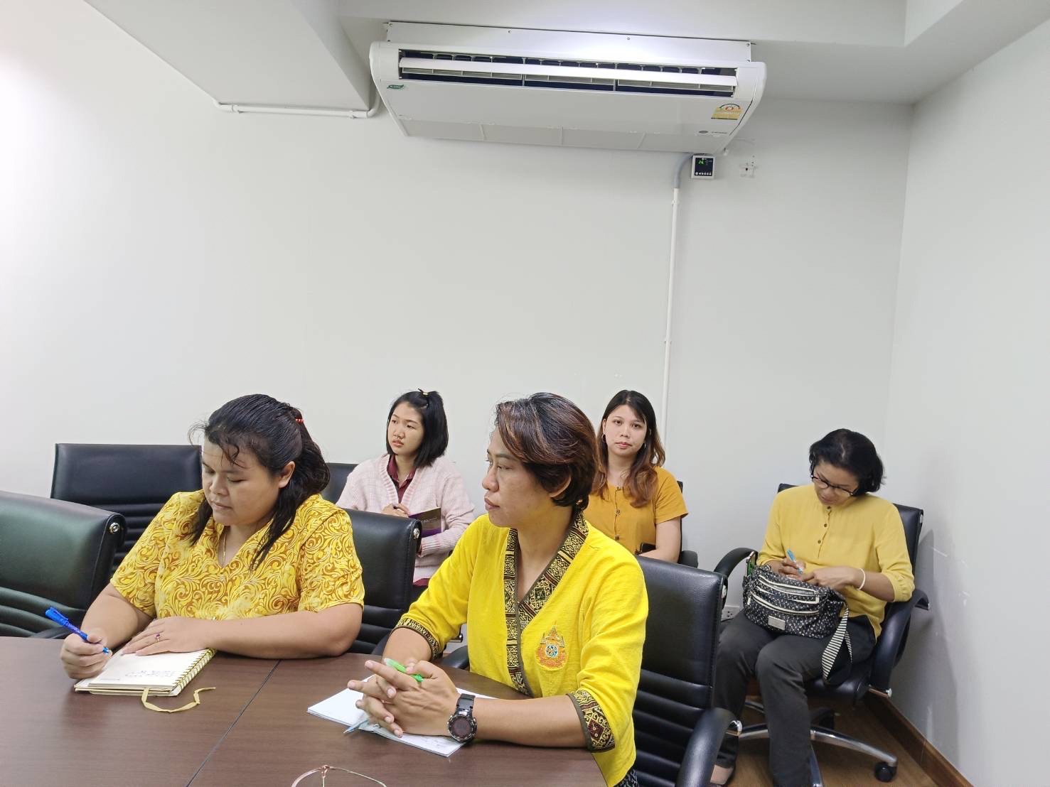 พช.สมุทรสงคราม ขับเคลื่อนงานกองทุนพัฒนาบทบาทสตรี ดำเนินการไกล่เกลี่ยก่อนฟ้องคดีลูกหนี้กองทุนพัฒนาบทบาทสตรี