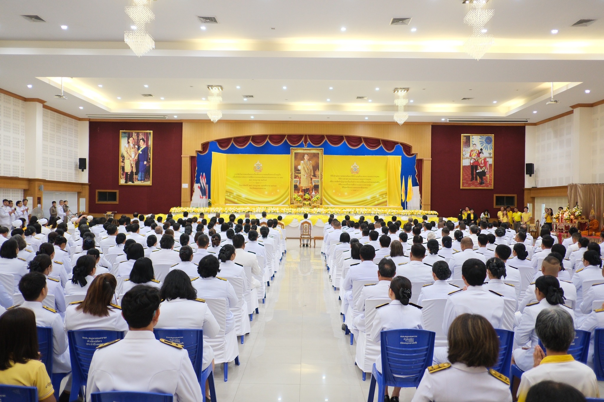 พช.สมุทรสงคราม ร่วมพิธีทำบุญตักบาตรถวายพระราชกุศล เนื่องในโอกาสพระราชพิธีมหามงคลเฉลิมพระชนมพรรษา 6 รอบ 28 กรกฎาคม 2567