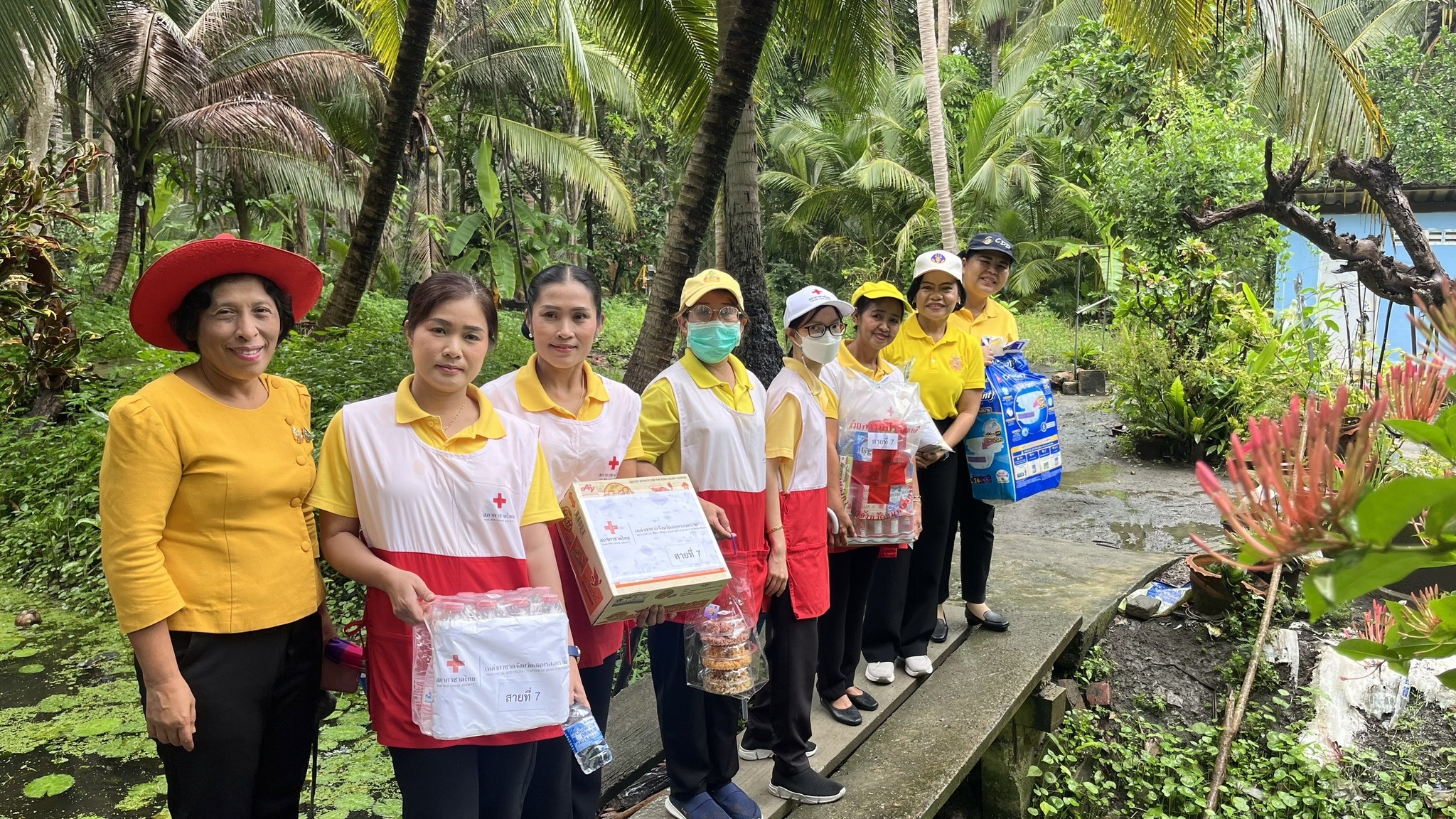 พช.สมุทรสงคราม ร่วมโครงการคาราวานจิตอาสา มอบคุณค่าสู่สังคม เพื่อเฉลิมพระเกียรติพระบาทสมเด็จพระเจ้าอยู่หัว องค์ราชูปถัมภกสภากาชาดไทย เนื่องในโอกาสพระราชพิธีมหามงคลเฉลิมพระชนมพรรษา 6 รอบ