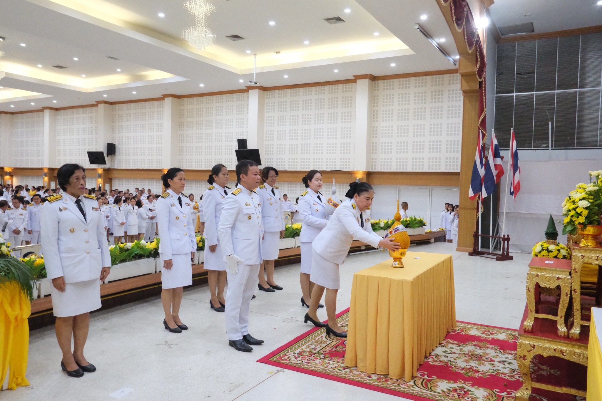พช.สมุทรสงคราม ร่วมพิธีถวายเครื่องราชสักการะและวางพานพุ่มเงินพุ่มทอง และพิธีจุดเทียนถวายพระพรชัยมงคล ถวายแด่พระบาทสมเด็จพระเจ้าอยู่หัว เนื่องในโอกาสพระราชพิธีมหามงคลเฉลิมพระชนมพรรษา 6 รอบ 28 กรกฎาคม 2567