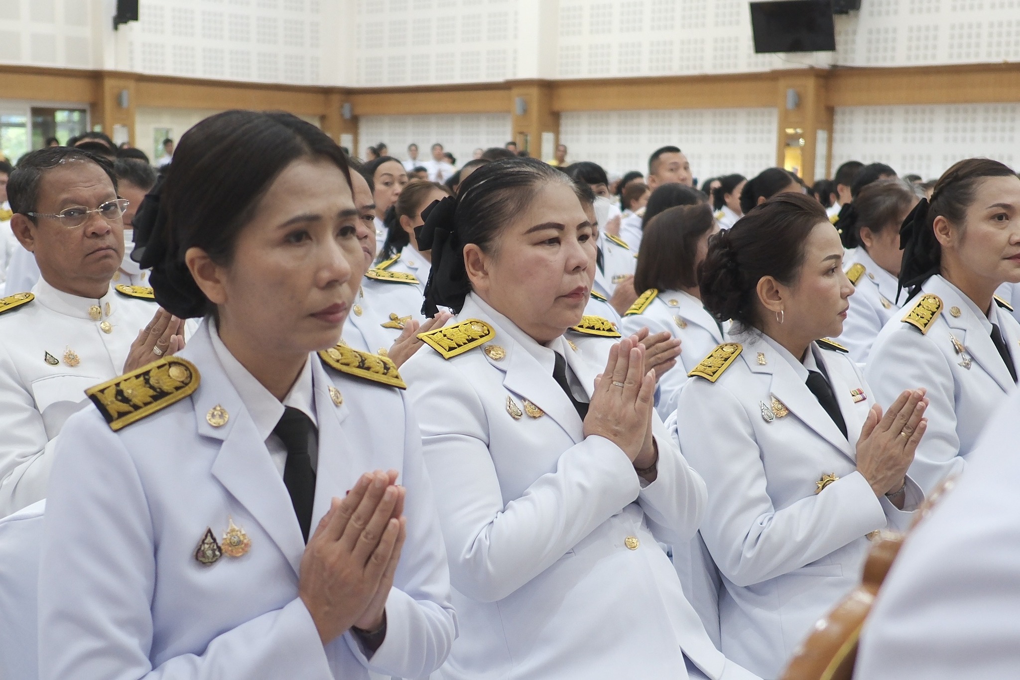พช.สมุทรสงคราม ร่วมพิธีทำบุญตักบาตรถวายพระราชกุศล เนื่องในโอกาสพระราชพิธีมหามงคลเฉลิมพระชนมพรรษา 6 รอบ 28 กรกฎาคม 2567