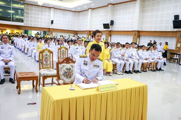 พช.สมุทรสงคราม ร่วมพิธีทำบุญตักบาตรถวายพระราชกุศล เนื่องในโอกาสพระราชพิธีมหามงคลเฉลิมพระชนมพรรษา 6 รอบ 28 กรกฎาคม 2567