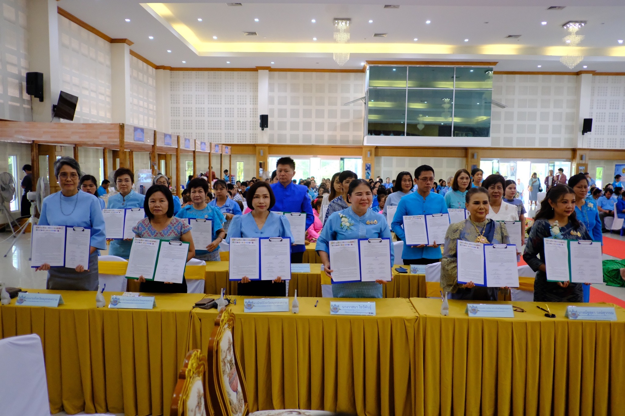 สตรีสมุทรสงครามรวมพลัง จัดกิจกรรมวันแม่แห่งชาติและวันสตรีไทย จังหวัดสมุทรสงคราม ประจำปี 2567 โครงการ “สตรีสมุทรสงคราม สืบสาน อนุรักษ์ศิลป์ ผ้าถิ่นแม่กลอง” เนื่องในวันสตรีไทยและวันแม่แห่งชาติ ประจำปี 2567