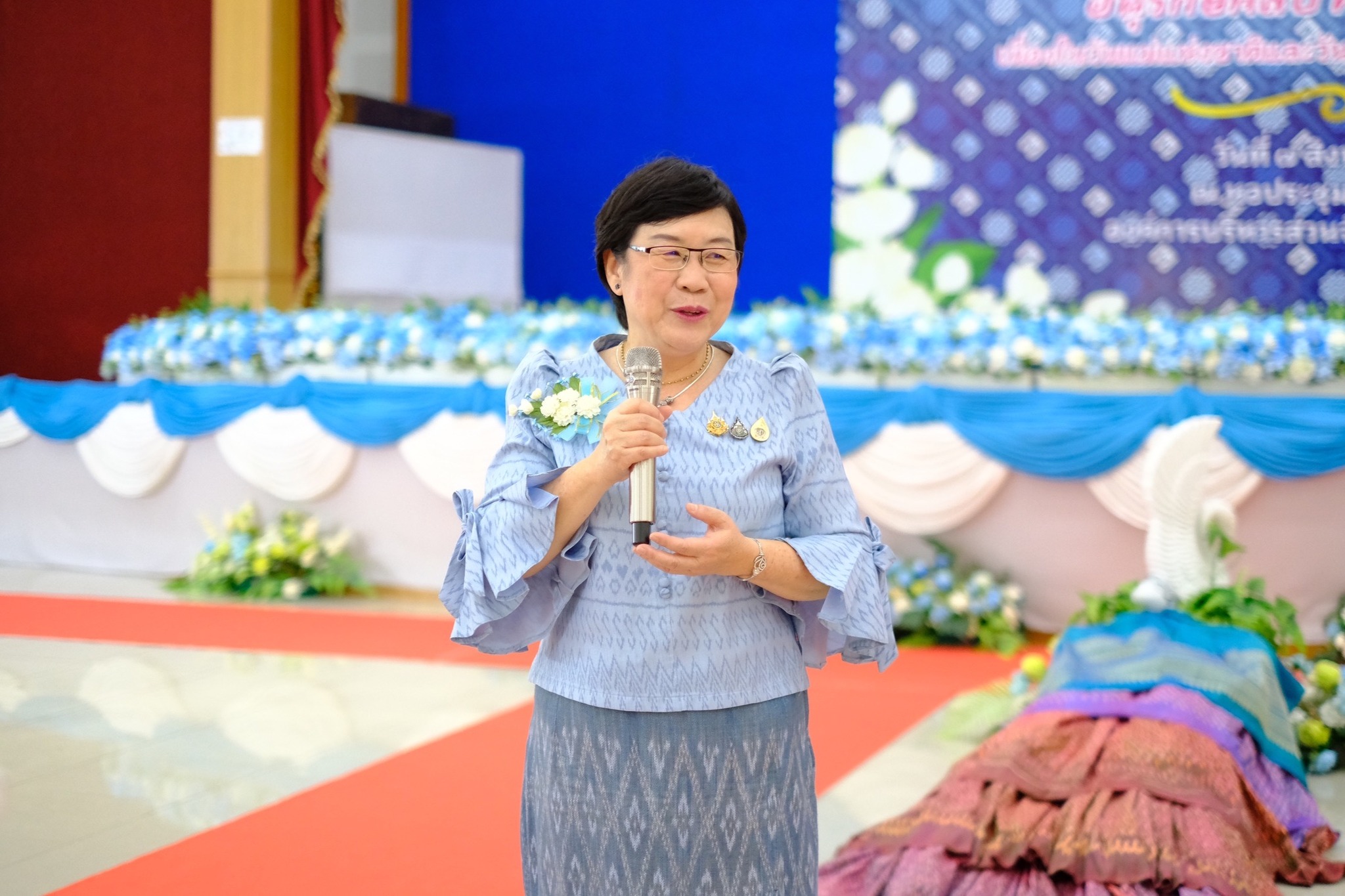 สตรีสมุทรสงครามรวมพลัง จัดกิจกรรมวันแม่แห่งชาติและวันสตรีไทย จังหวัดสมุทรสงคราม ประจำปี 2567 โครงการ “สตรีสมุทรสงคราม สืบสาน อนุรักษ์ศิลป์ ผ้าถิ่นแม่กลอง” เนื่องในวันสตรีไทยและวันแม่แห่งชาติ ประจำปี 2567