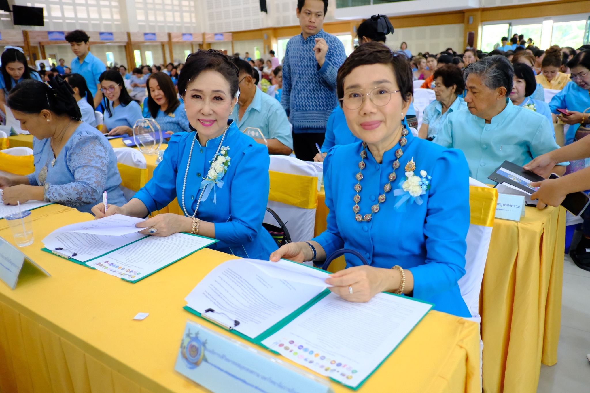 สตรีสมุทรสงครามรวมพลัง จัดกิจกรรมวันแม่แห่งชาติและวันสตรีไทย จังหวัดสมุทรสงคราม ประจำปี 2567 โครงการ “สตรีสมุทรสงคราม สืบสาน อนุรักษ์ศิลป์ ผ้าถิ่นแม่กลอง” เนื่องในวันสตรีไทยและวันแม่แห่งชาติ ประจำปี 2567