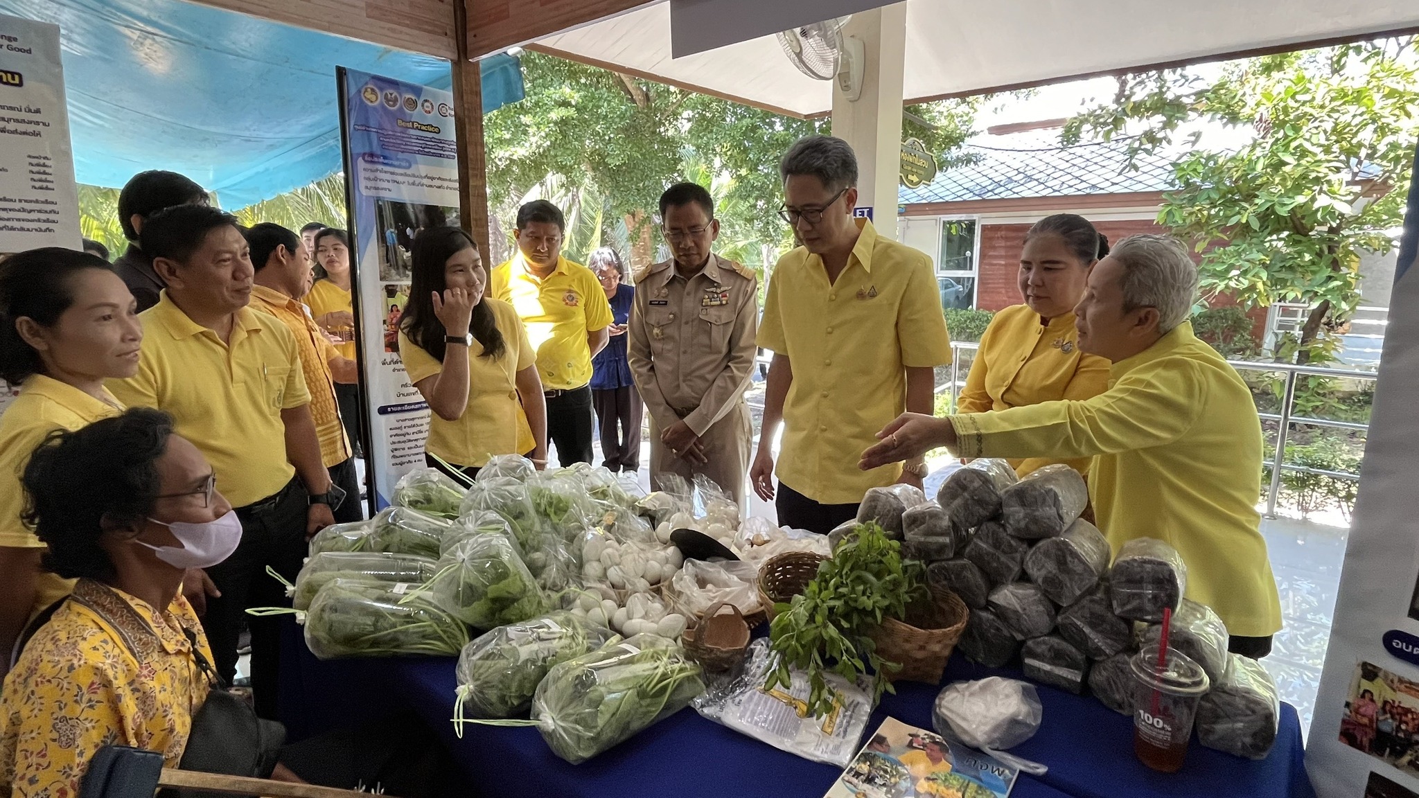 จังหวัดสมุทรสงคราม ดำเนินโครงการมหกรรมความสำเร็จการขจัดความยากจนและพัฒนาคนทุกช่วงวัยอย่างยั่งยืน ตามหลักปรัชญาของเศรษฐกิจพอเพียง