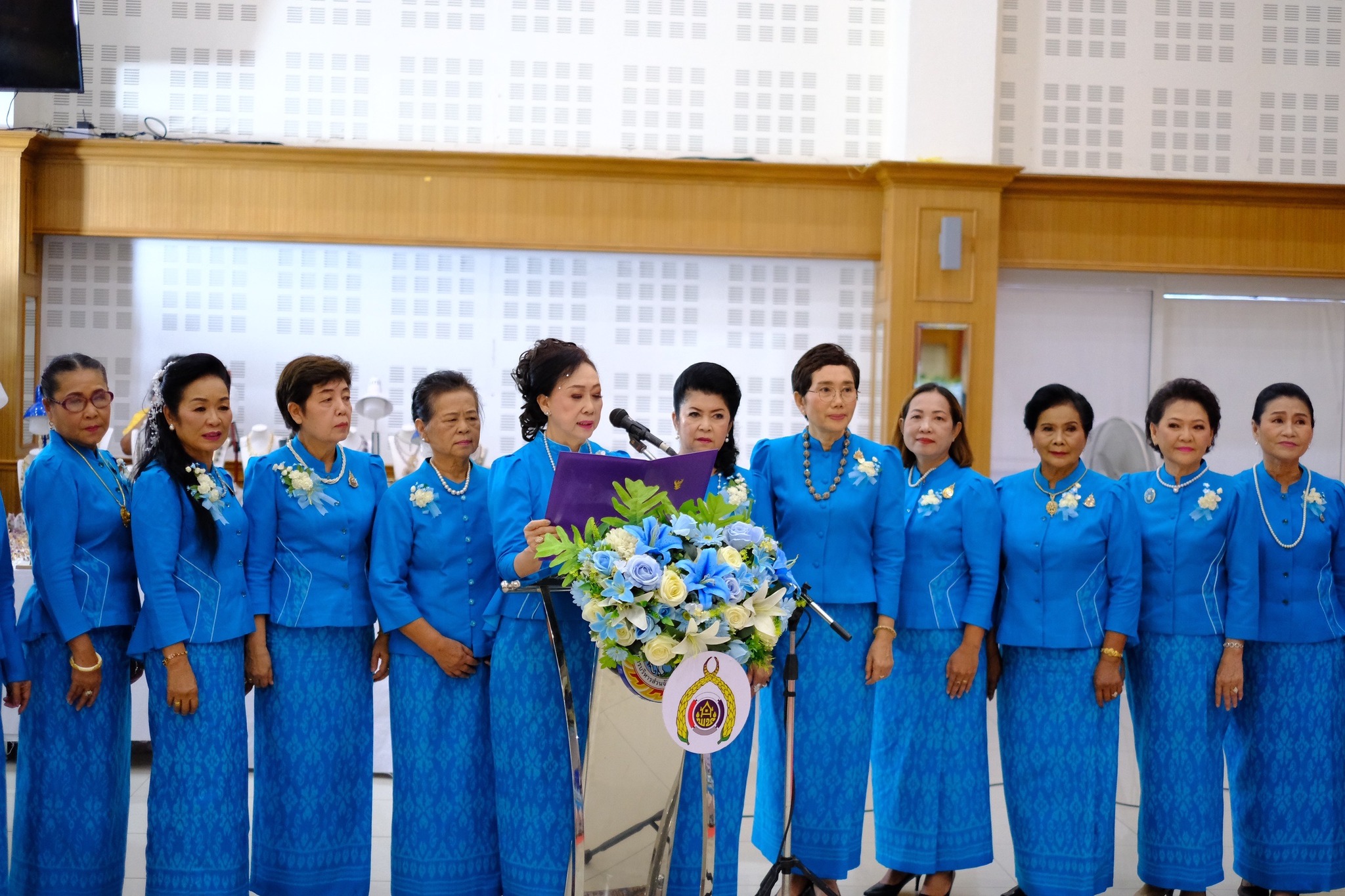 สตรีสมุทรสงครามรวมพลัง จัดกิจกรรมวันแม่แห่งชาติและวันสตรีไทย จังหวัดสมุทรสงคราม ประจำปี 2567 โครงการ “สตรีสมุทรสงคราม สืบสาน อนุรักษ์ศิลป์ ผ้าถิ่นแม่กลอง” เนื่องในวันสตรีไทยและวันแม่แห่งชาติ ประจำปี 2567