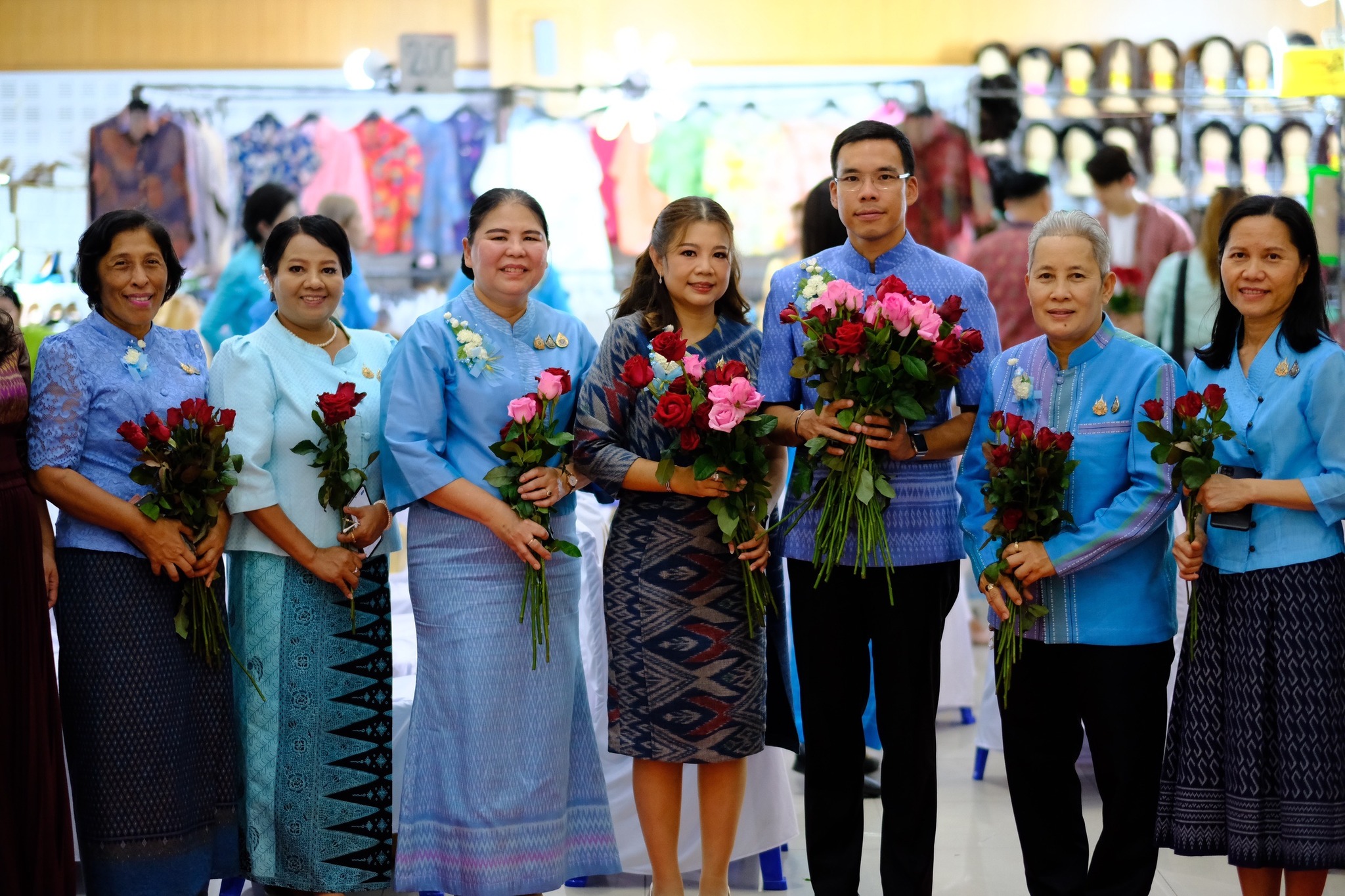 สตรีสมุทรสงครามรวมพลัง จัดกิจกรรมวันแม่แห่งชาติและวันสตรีไทย จังหวัดสมุทรสงคราม ประจำปี 2567 โครงการ “สตรีสมุทรสงคราม สืบสาน อนุรักษ์ศิลป์ ผ้าถิ่นแม่กลอง” เนื่องในวันสตรีไทยและวันแม่แห่งชาติ ประจำปี 2567
