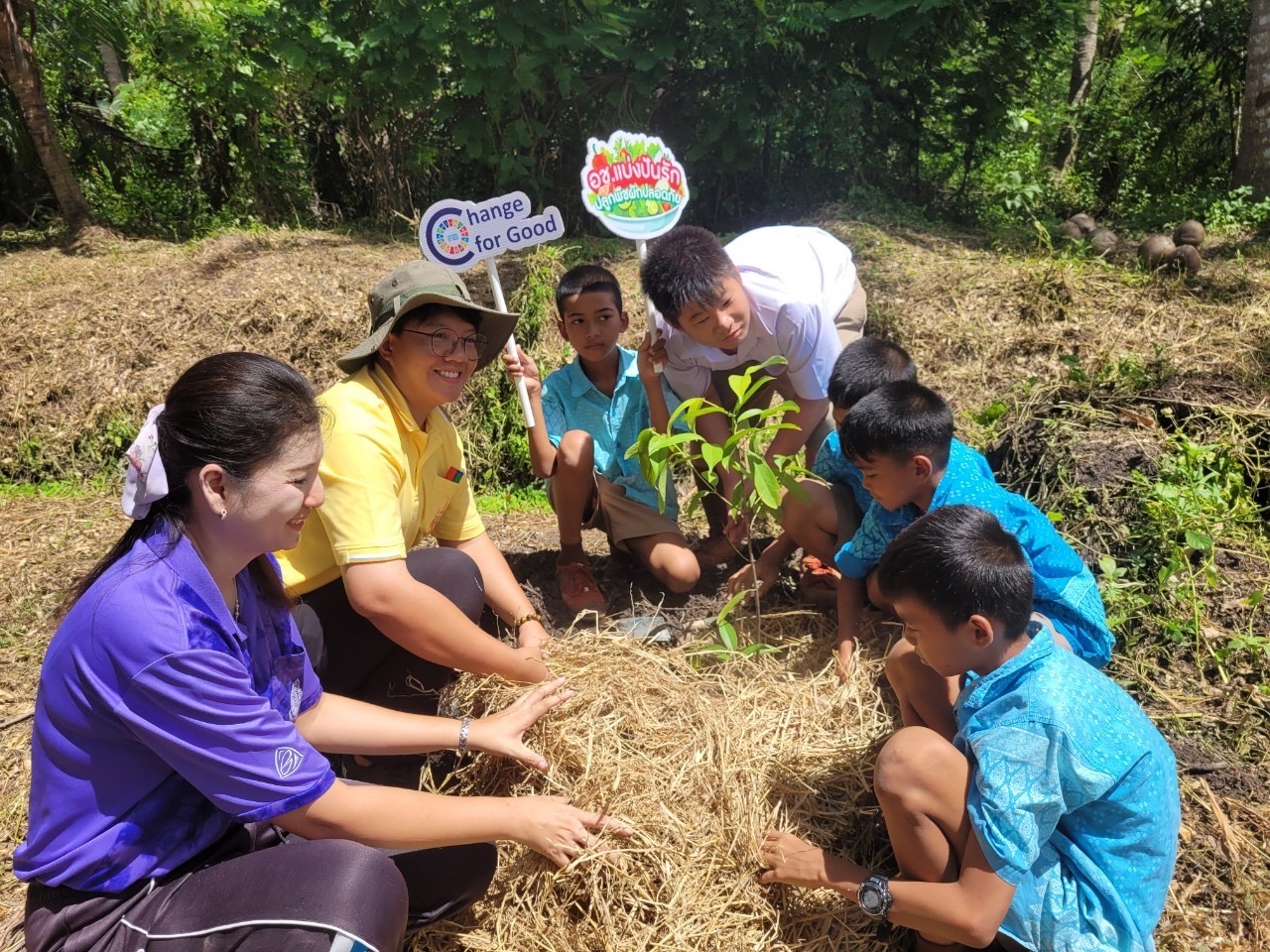 พช.สมุทรสงคราม ดำเนินโครงการส่งเสริมและสนับสนุนกิจกรรมอนุรักษ์พันธุกรรมพืช ตามโครงการอนุรักษ์พันธุกรรมพืชอันเนื่องมาจากพระราชดำริ สมเด็จพระเทพรัตนราชสุดา ฯ สยามบรมราชกุมารี (อพ.สธ.)