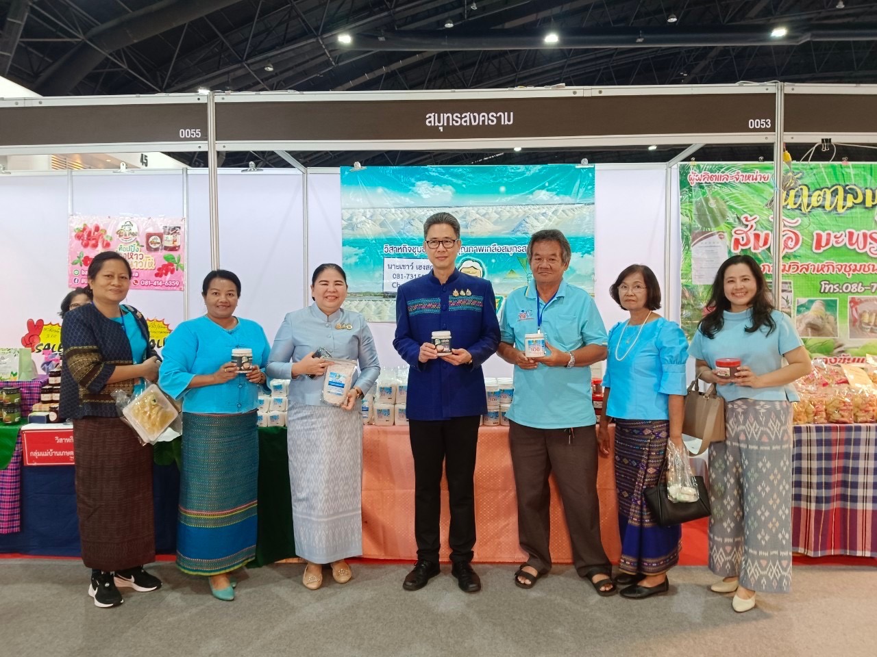 พช.สมุทรสงคราม ร่วมพิธีเปิดงาน “ศิลปาชีพประทีปไทย OTOP หลอมดวงใจ ด้วยพระบารมี
