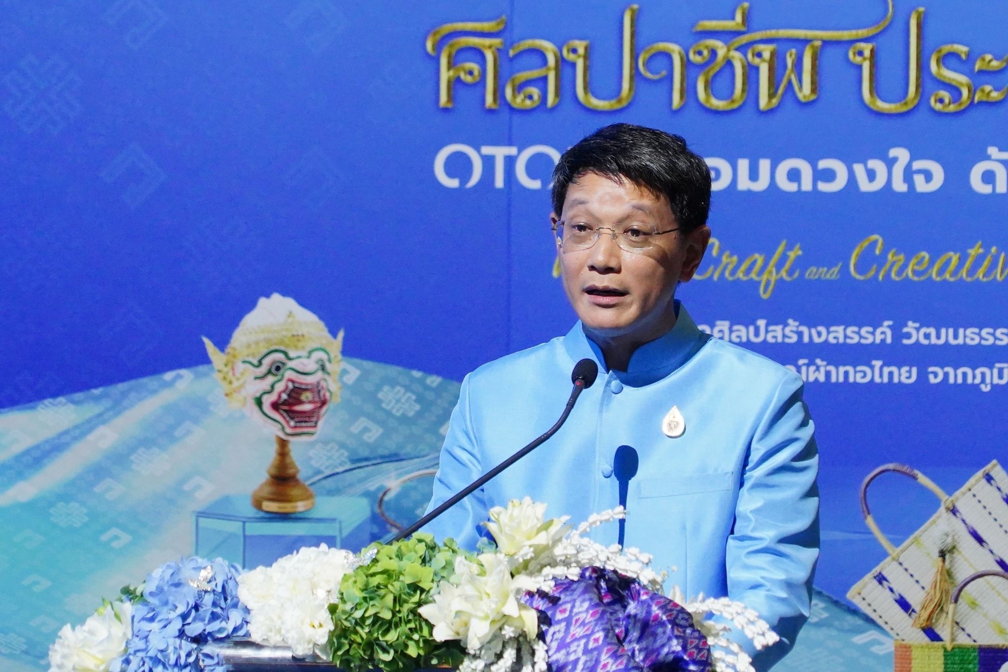 พช.สมุทรสงคราม ร่วมพิธีเปิดงาน “ศิลปาชีพประทีปไทย OTOP หลอมดวงใจ ด้วยพระบารมี