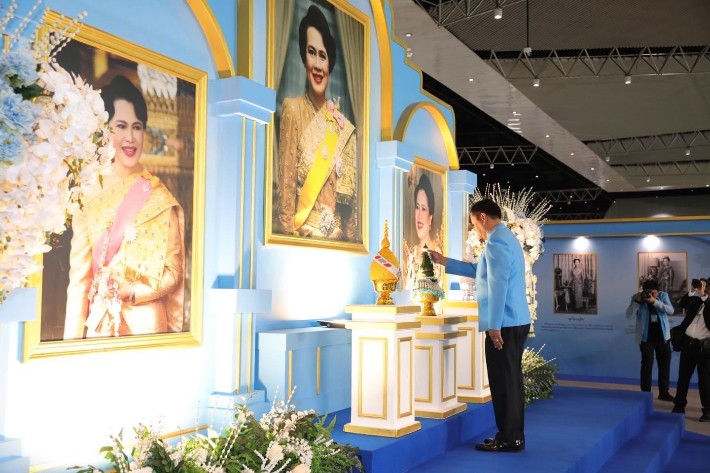 พช.สมุทรสงคราม ร่วมพิธีเปิดงาน “ศิลปาชีพประทีปไทย OTOP หลอมดวงใจ ด้วยพระบารมี