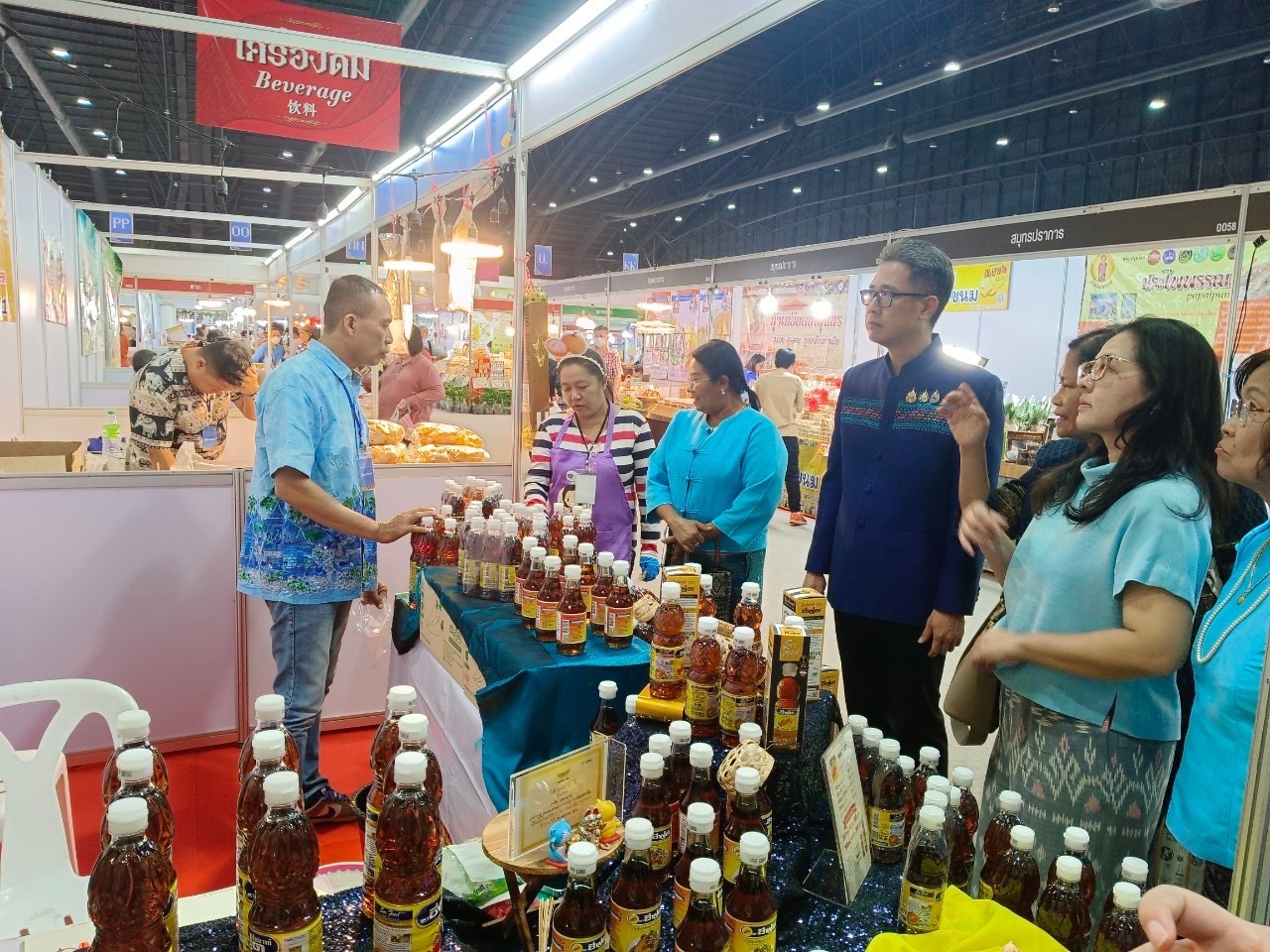 พช.สมุทรสงคราม ร่วมพิธีเปิดงาน “ศิลปาชีพประทีปไทย OTOP หลอมดวงใจ ด้วยพระบารมี