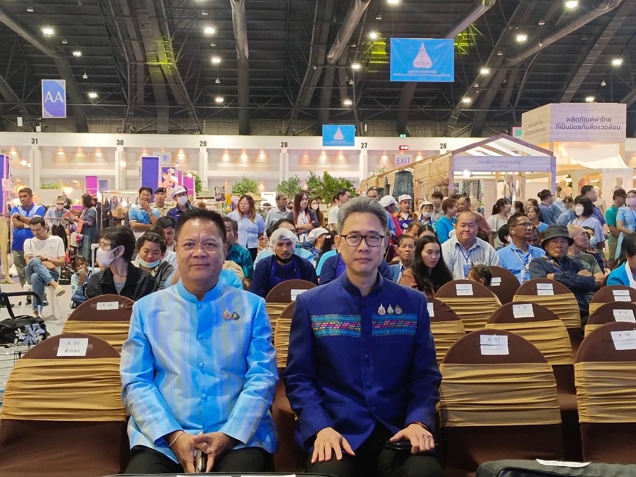 พช.สมุทรสงคราม ร่วมพิธีเปิดงาน “ศิลปาชีพประทีปไทย OTOP หลอมดวงใจ ด้วยพระบารมี