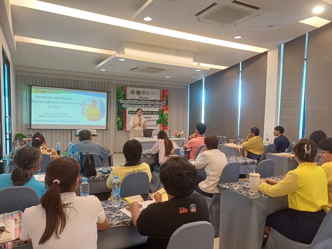 พช.สมุทรสงคราม จัดประชุมเชิงปฏิบัติการส่งเสริมการสร้างรายได้จากกิจการอาหารปลอดภัย ตามโครงการส่งเสริมการสร้างรายได้ จากกิจการอาหารปลอดภัย ประจำปีงบประมาณ พ.ศ.2567