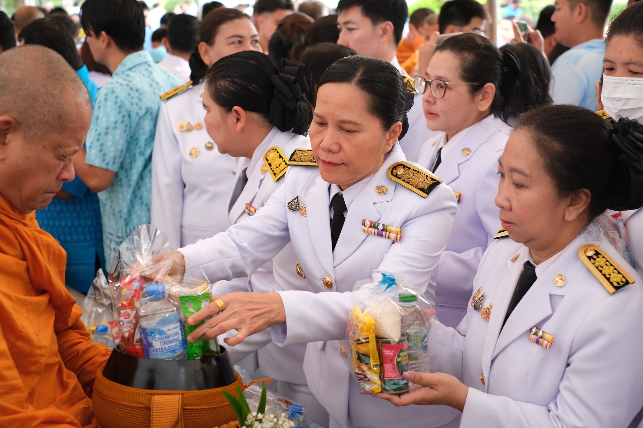 พช.สมุทรสงคราม ร่วมพิธีเจริญพระพุทธมนต์และทำบุญตักบาตรถวายพระราชกุศล เนื่องในโอกาสวันเฉลิมพระชนมพรรษา สมเด็จพระนางเจ้าสิริกิติ์ พระบรมราชินีนาถพระบรมราชชนนีพันปีหลวง 12 สิงหาคม 2567