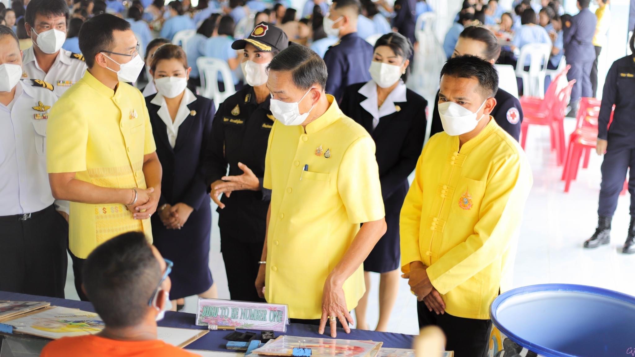 พช.สมุทรสงคราม ร่วมพิธีเลี้ยงอาหารกลางวันแก่ผู้ต้องขังหญิงเรือนจำกลางสมุทรสงคราม เพื่อเฉลิมพระเกียรติพระบาทสมเด็จพระเจ้าอยู่หัว และสมเด็จพระนางเจ้าสิริกิติ์ พระบรมราชินีนาถ พระบรมราชชนนีพันปีหลวง