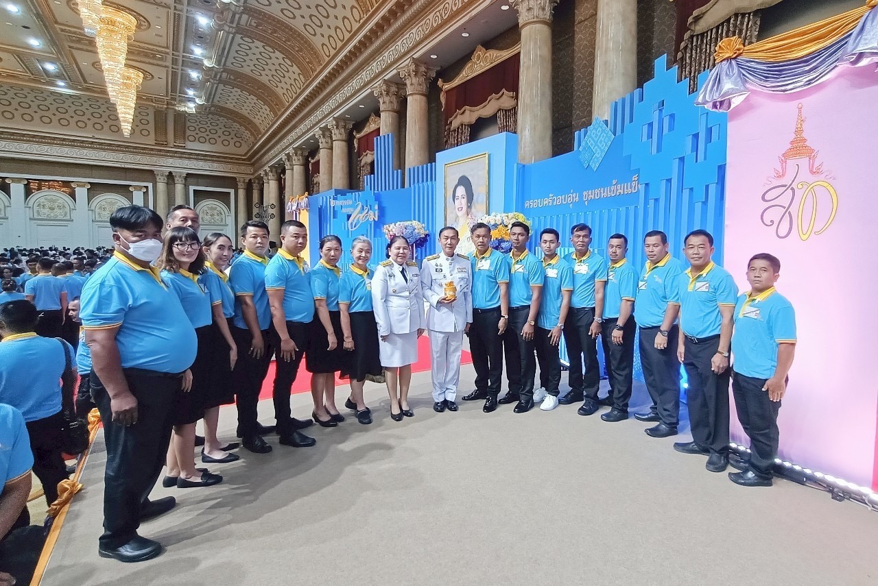 จังหวัดสมุทรสงคราม เฝ้าฯ รับเสด็จพระบาทสมเด็จพระเจ้าอยู่หัว และสมเด็จพระนางเจ้าฯ พระบรมราชินี เสด็จฯ เนื่องในโอกาสทรงเป็นประธานในงานมหกรรมกองทุนแม่ของแผ่นดิน ประจำปี 2567