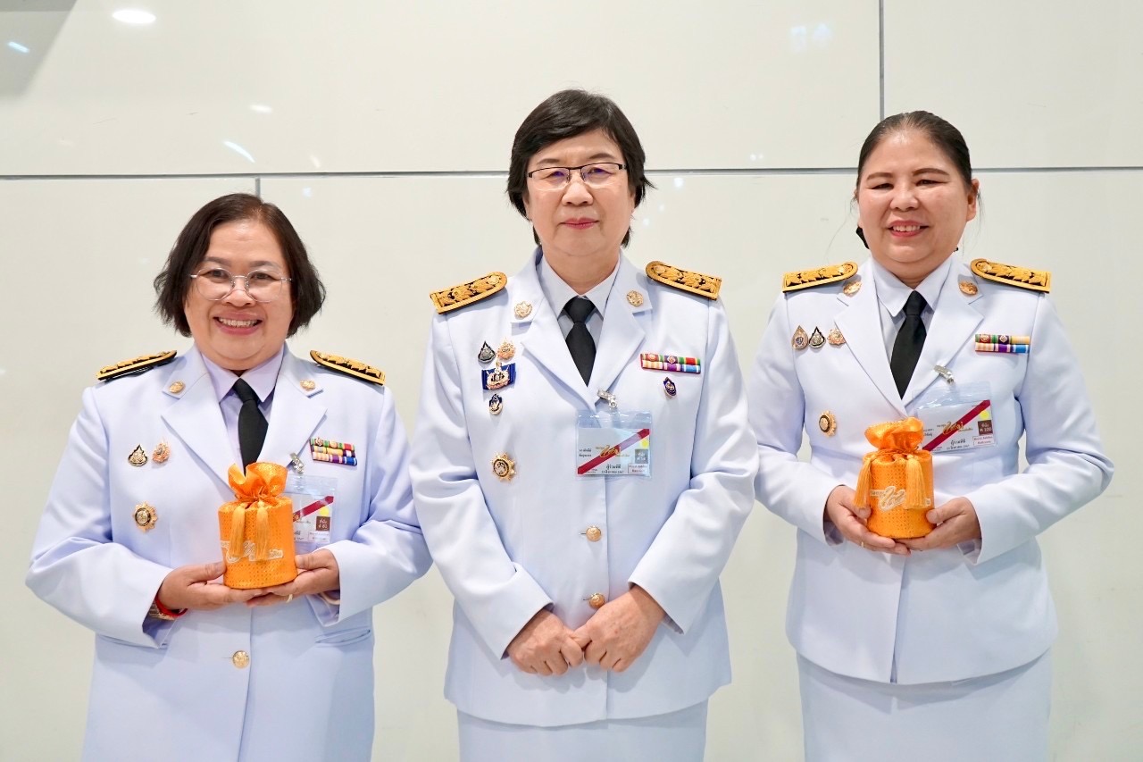 จังหวัดสมุทรสงคราม เฝ้าฯ รับเสด็จพระบาทสมเด็จพระเจ้าอยู่หัว และสมเด็จพระนางเจ้าฯ พระบรมราชินี เสด็จฯ เนื่องในโอกาสทรงเป็นประธานในงานมหกรรมกองทุนแม่ของแผ่นดิน ประจำปี 2567