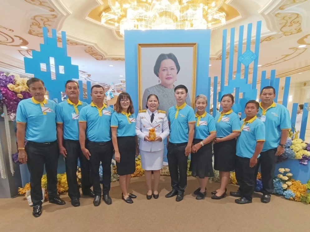 จังหวัดสมุทรสงคราม เฝ้าฯ รับเสด็จพระบาทสมเด็จพระเจ้าอยู่หัว และสมเด็จพระนางเจ้าฯ พระบรมราชินี เสด็จฯ เนื่องในโอกาสทรงเป็นประธานในงานมหกรรมกองทุนแม่ของแผ่นดิน ประจำปี 2567