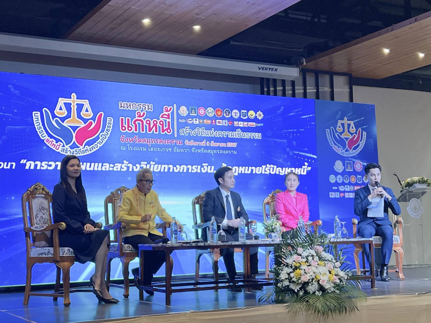 พช.สมุทรสงคราม จัดมหกรรมแก้หนี้ สร้างวิถีแห่งความเป็นธรรรม ครั้งที่ 72 จังหวัดมุทรสงคราม